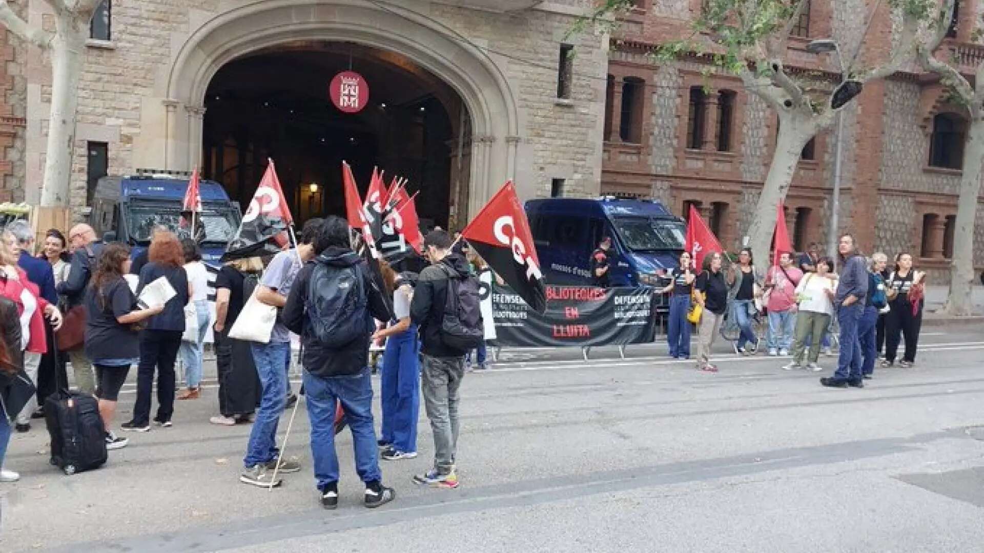 Huelga en las bibliotecas de Barcelona para dar visibilidad al malestar de su personal