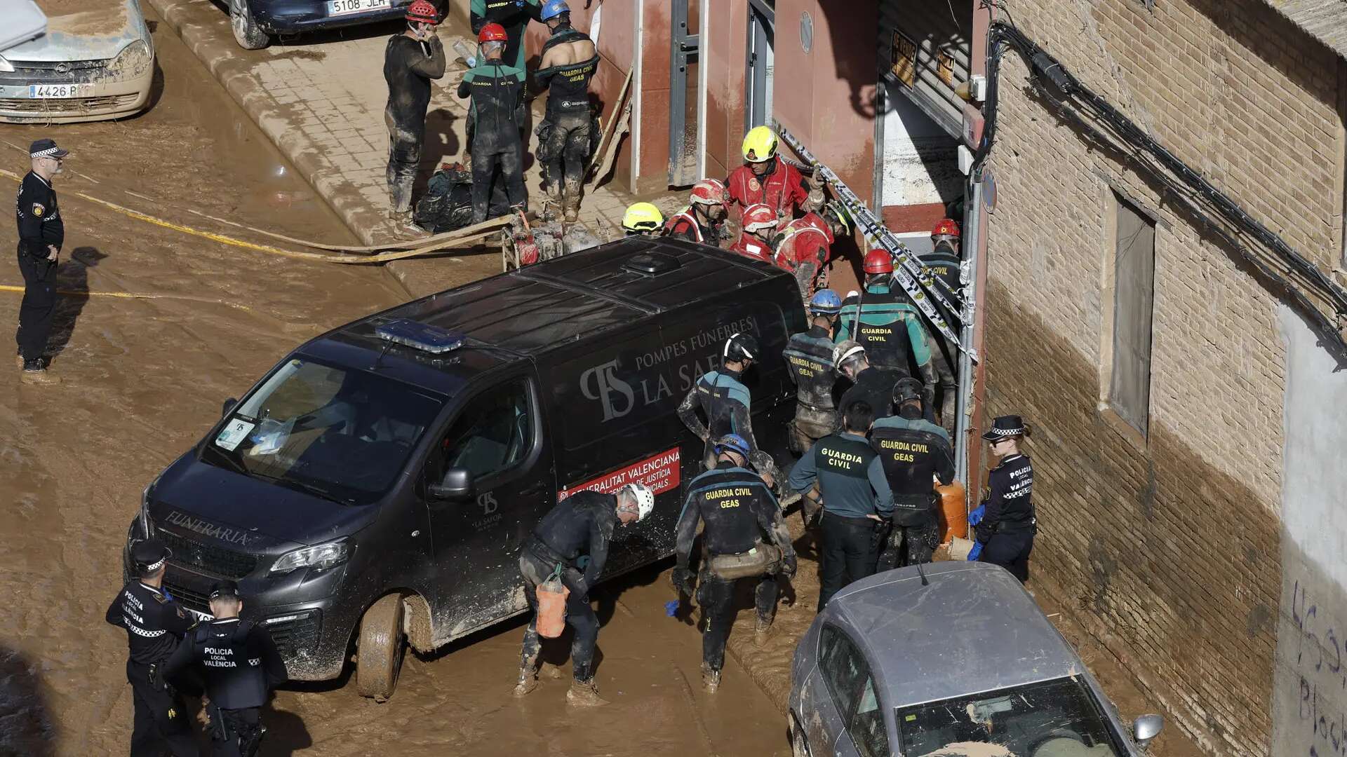 Hallan ocho cadáveres en un garaje de La Torre: murieron al intentar sacar sus vehículos en plena riada por la DANA