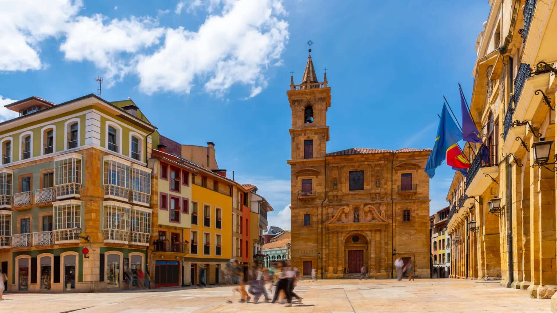 Qué ver y hacer durante 48 horas en Oviedo, la elegante y tranquila ciudad de las cien estatuas