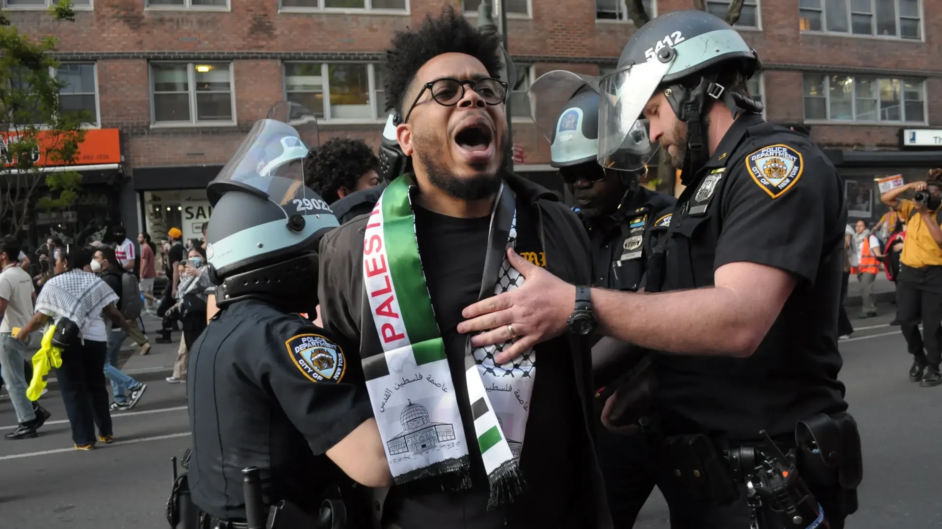 Más de 2.400 detenidos, incluidos 50 profesores, en las protestas universitarias en Estados Unidos