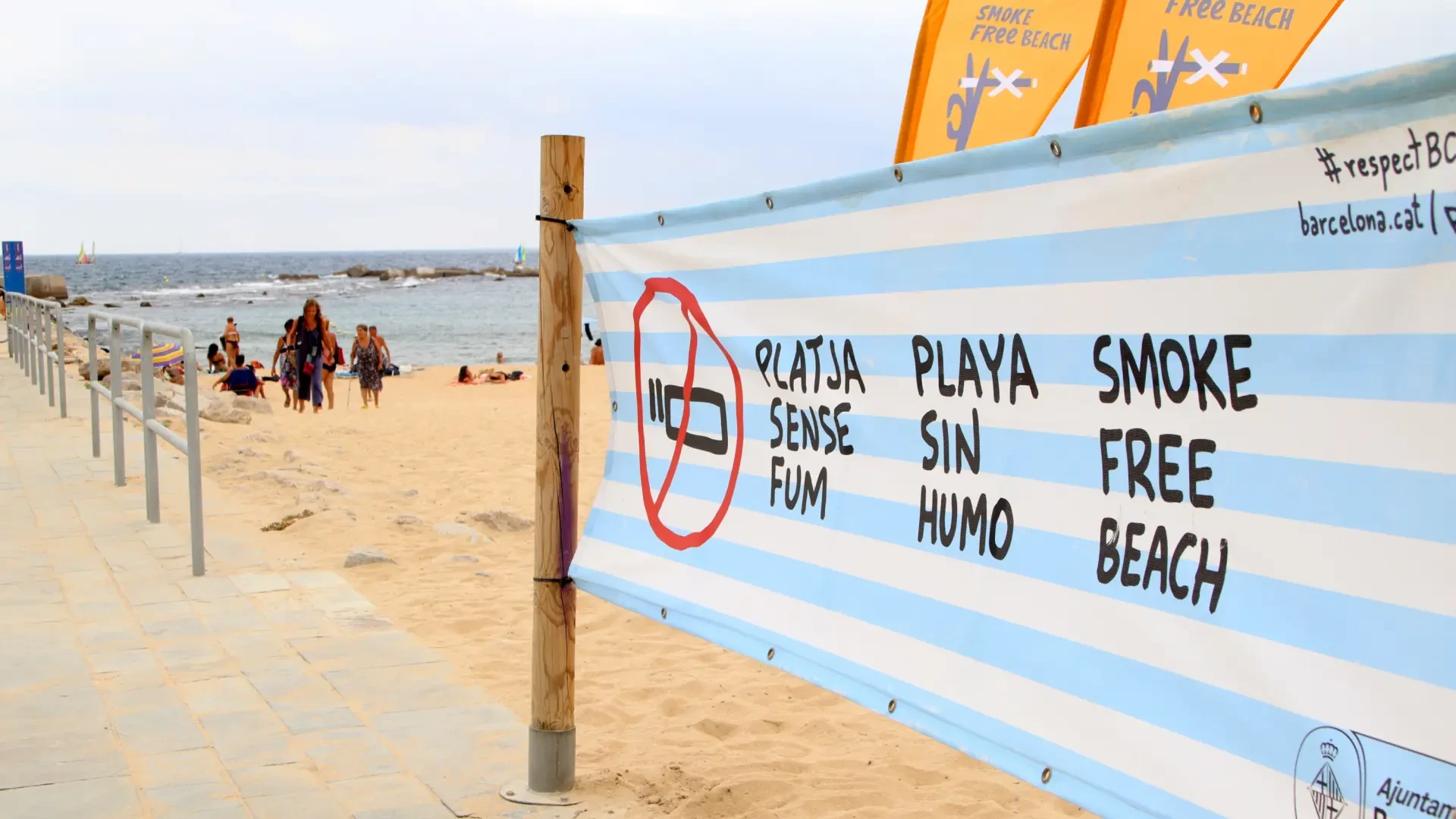 La justicia anula la prohibición de utilizar vapeadores en las playas de Barcelona