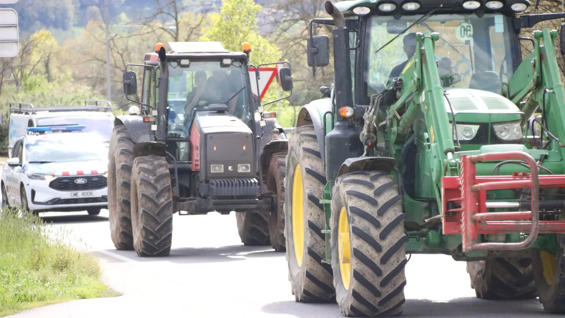 Agricultores de Girona protestan con marchas lentas por 