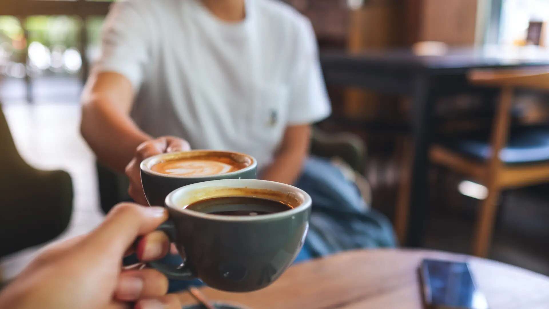 Adiós al bajón de cafeína por la tarde: un médico explica cómo evitarlo