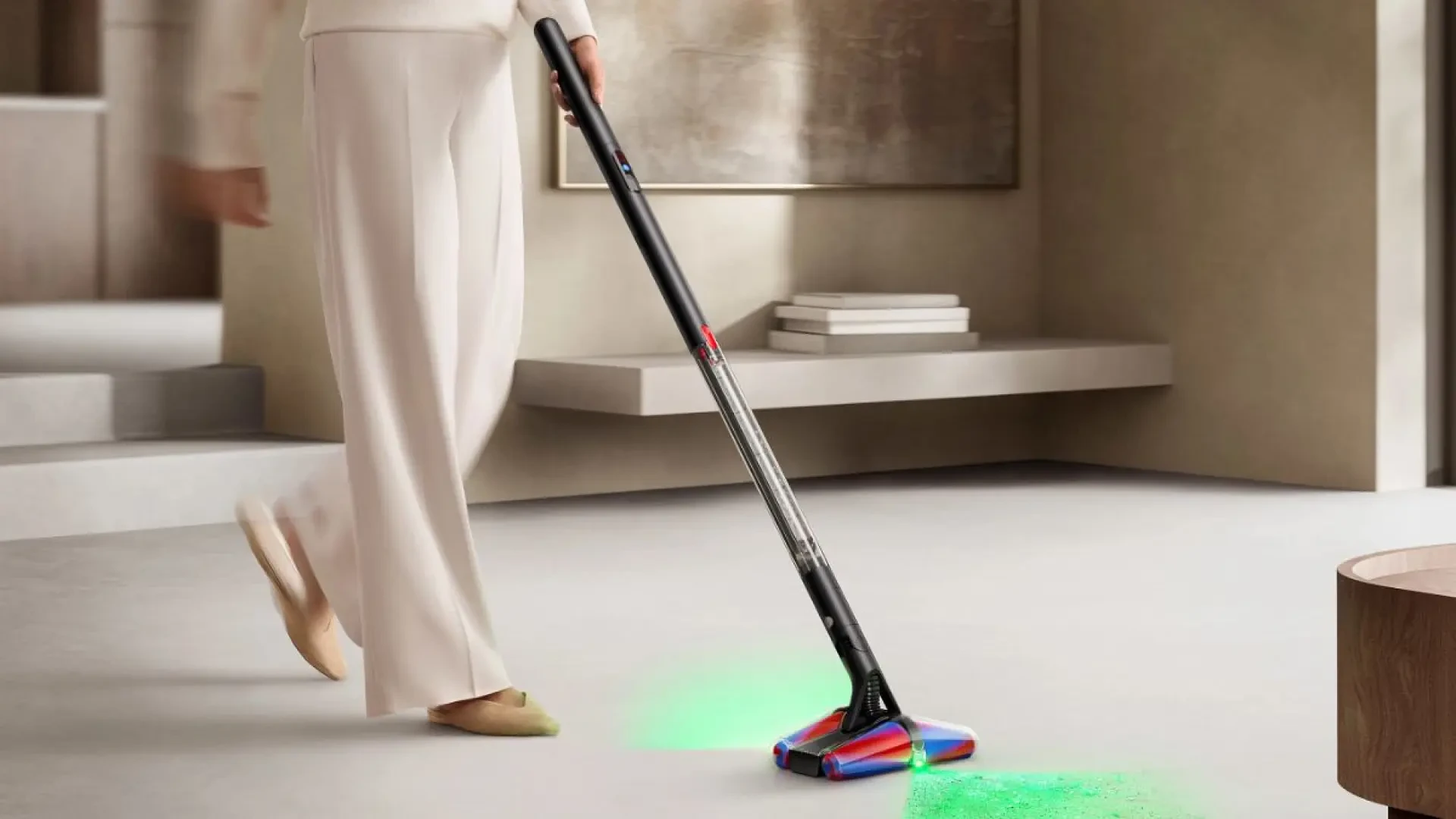 Dyson presenta la aspiradora más fina del mundo con tecnología antienredos: así es la nueva PencilVac