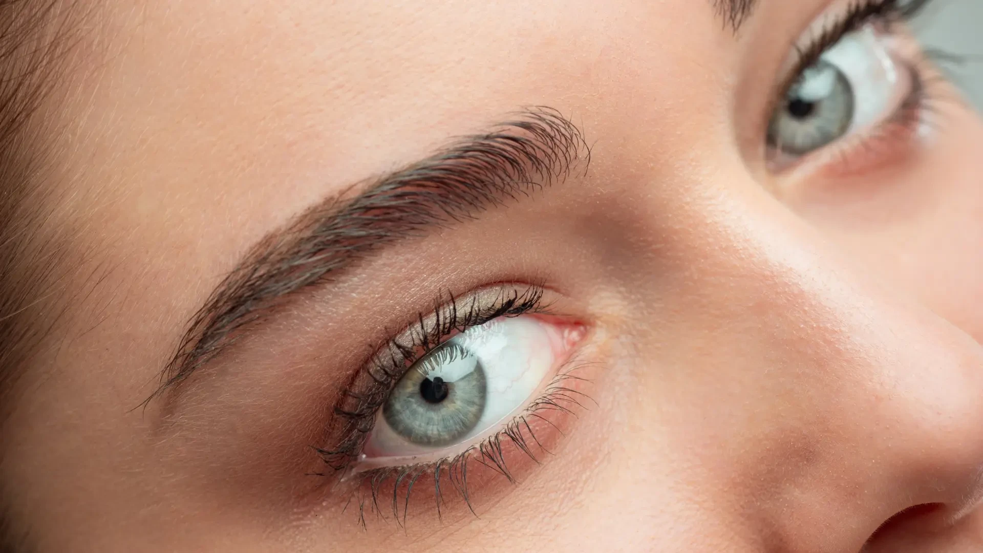 Despierta tu mirada: descubre los correctores de ojeras mejor valorados 