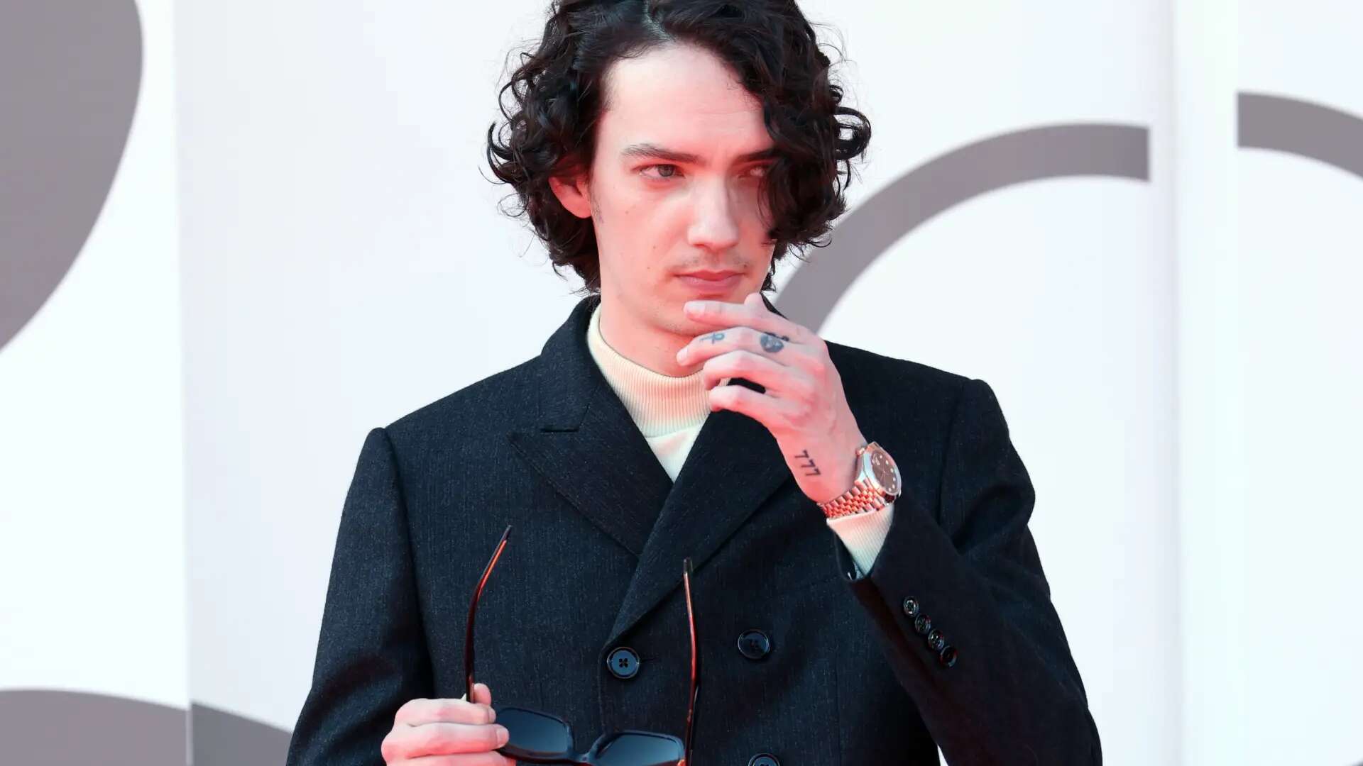 Kodi Smit-McPhee, Rondador Nocturno en 'X-Men', se ha quedado ciego de un ojo por no acudir al especialista: 