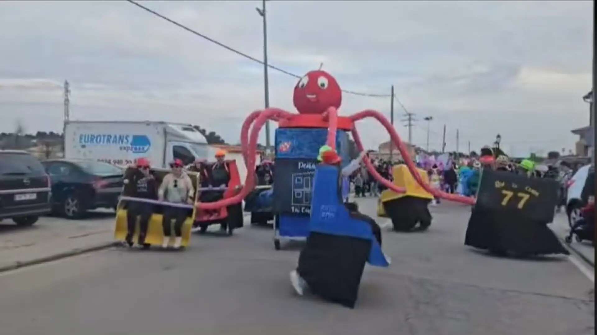 El original y sorprendente disfraz de un grupo de amigos en Yeles, Toledo, que se ha hecho viral