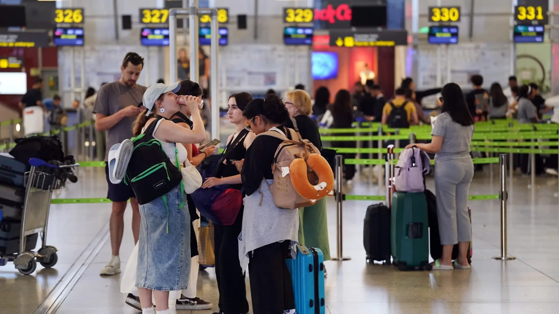 Las ganas de salir y las subidas de precios impulsa los viajes al extranjero: cuatro de cada diez españoles se irán fuera este verano