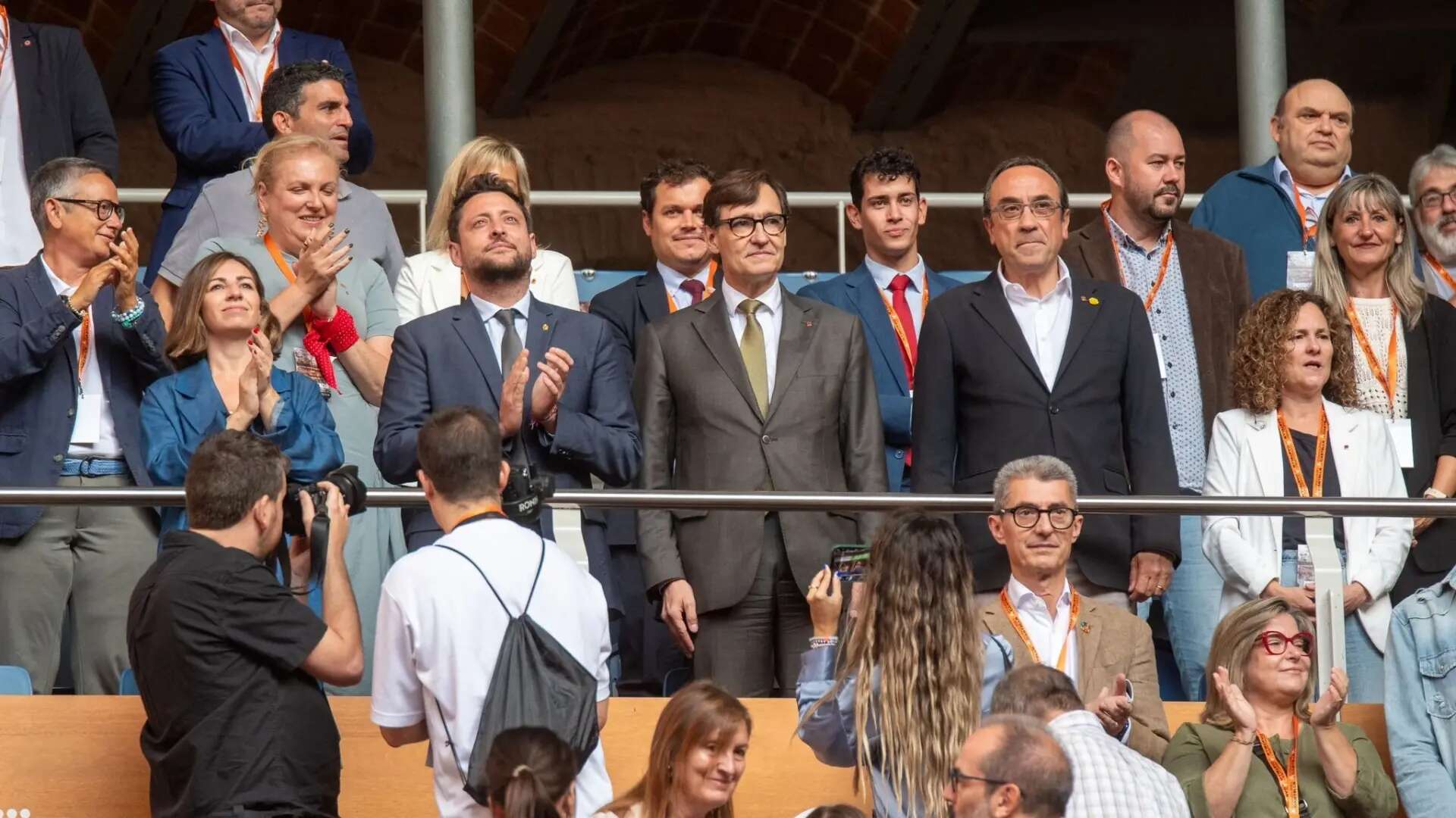 Salvador Illa es recibido entre abucheos por asistentes al Concurso de Castells en Tarragona