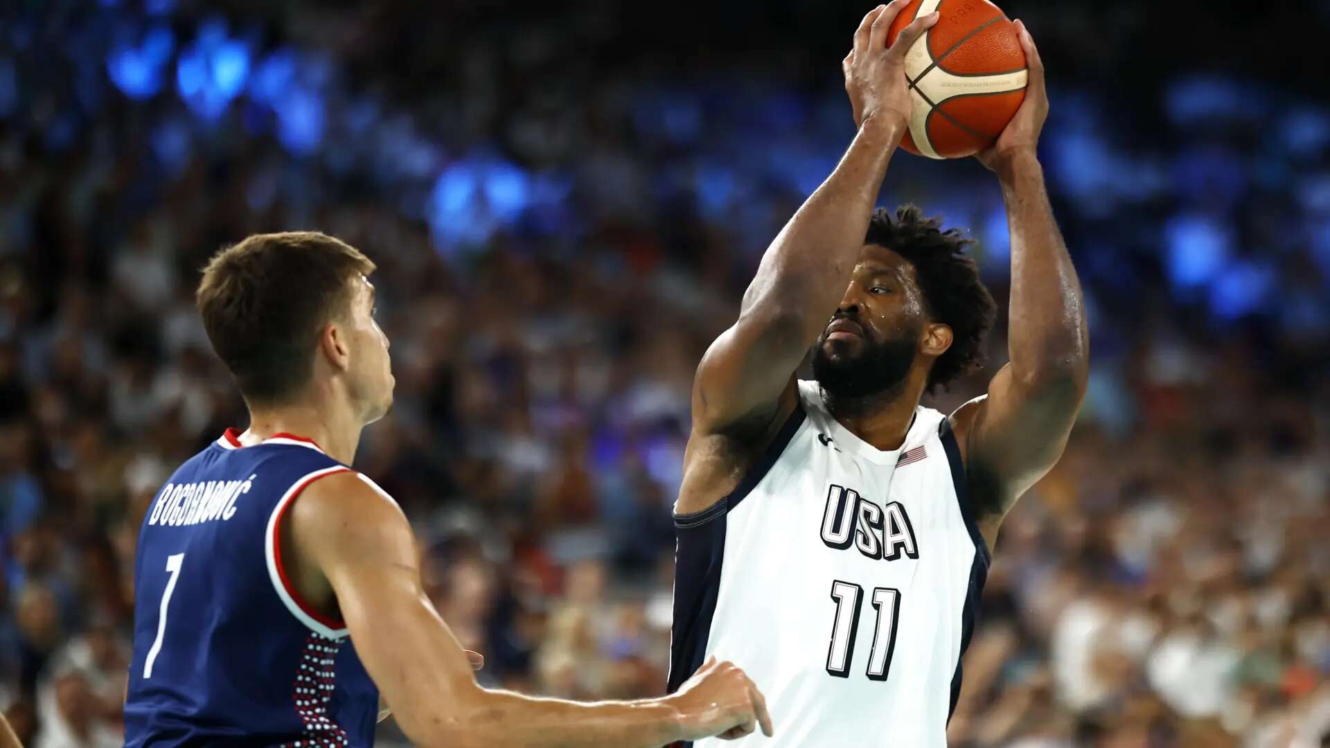 Estados Unidos remonta al límite, salva la eliminación ante Serbia y jugará ante Francia por el oro olímpico