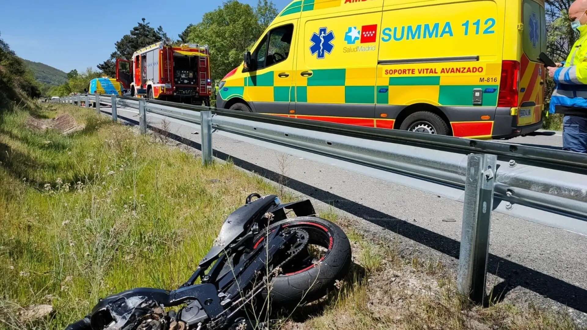 Qué significan los 'bastones' pintados en el suelo que se pueden ver en algunas carreteras de España