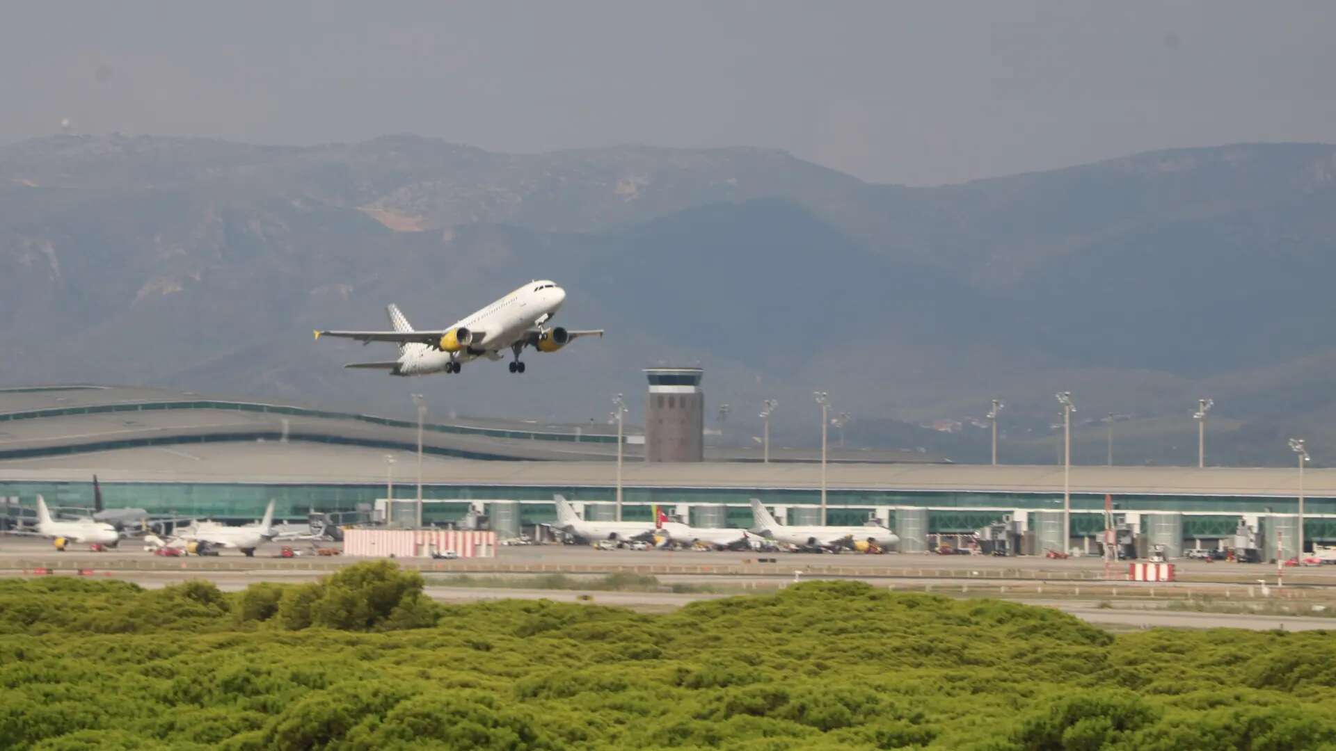 Detenido en el aeropuerto de Barcelona un hombre que trataba de huir a Gambia tras ser denunciado por agredir su pareja