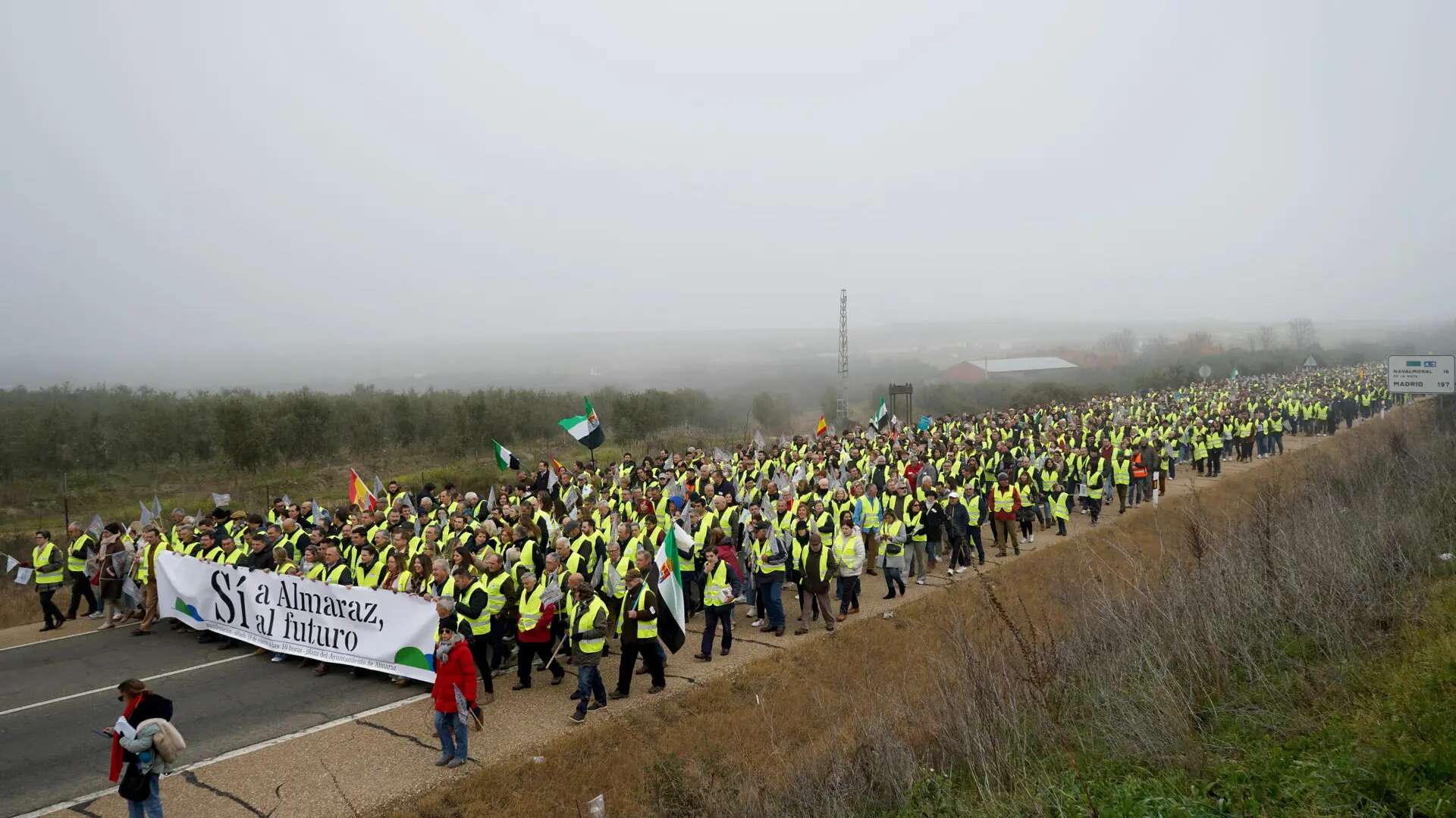 Unas 7.000 personas se manifiestan hasta las puertas de la central nuclear de Almaraz para reclamar su continuidad