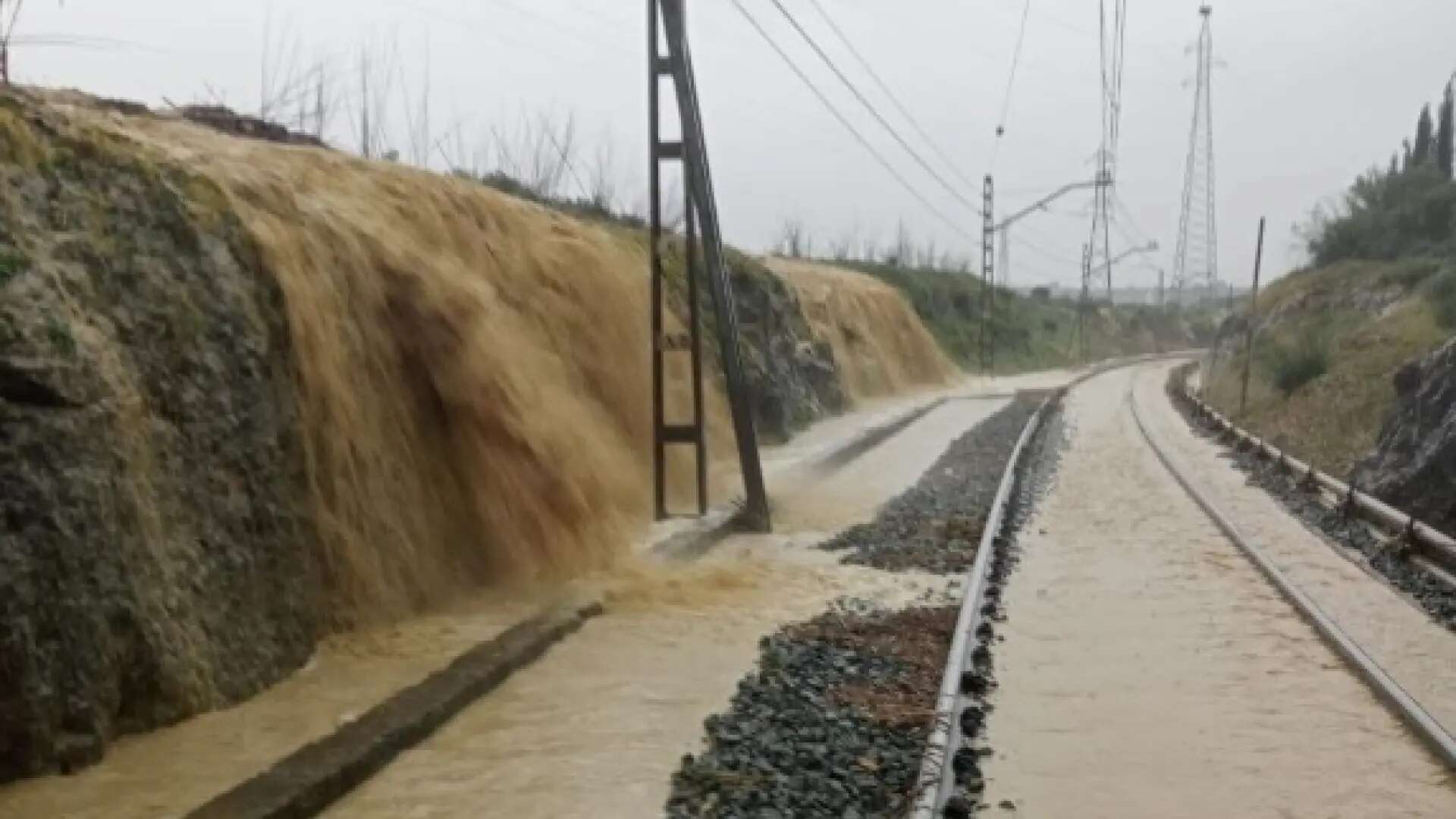 Nueve desalojados, inundaciones en viviendas... la borrasca Garoe descarga con fuerza en Huelva