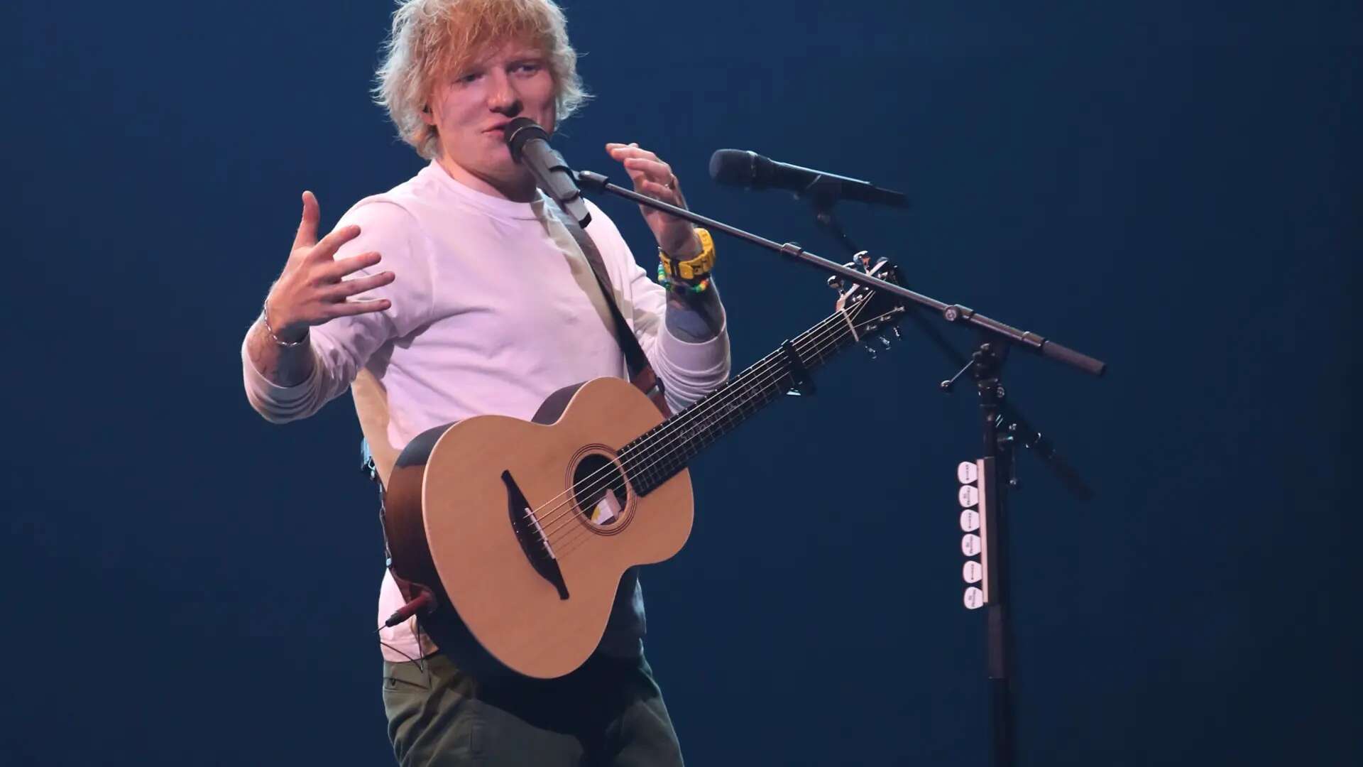 Ed Sheeran pide ayuda para encontrar a una fan a la que sorprendió mientras corría: 