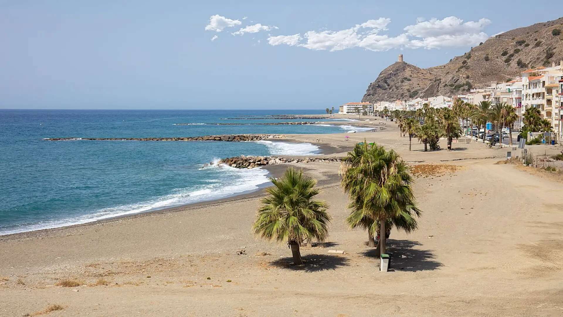 El pequeño pueblo de pescadores en la provincia de Granada con un nombre 'maldito'