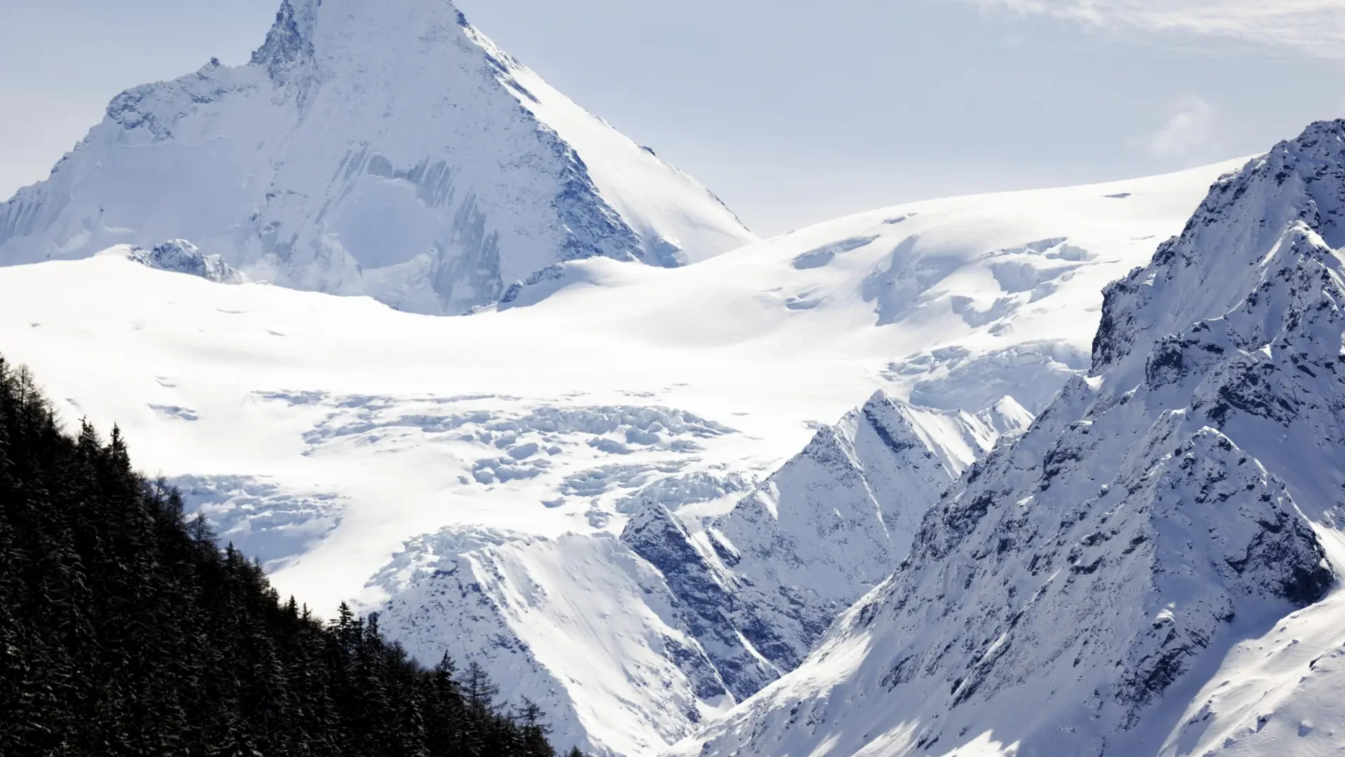Tragedia en los Alpes suizos: hallan el cuerpo sin vida de cinco esquiadores en un glaciar