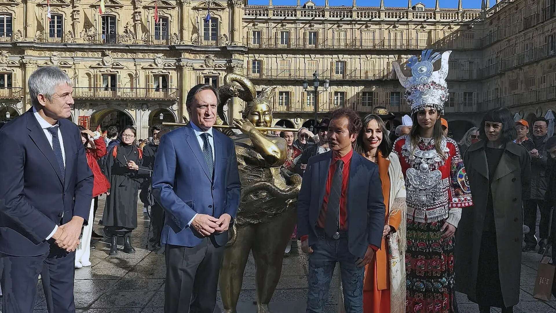 Varios identificados por robar la lengua de la escultura china de la Plaza Mayor de Salamanca