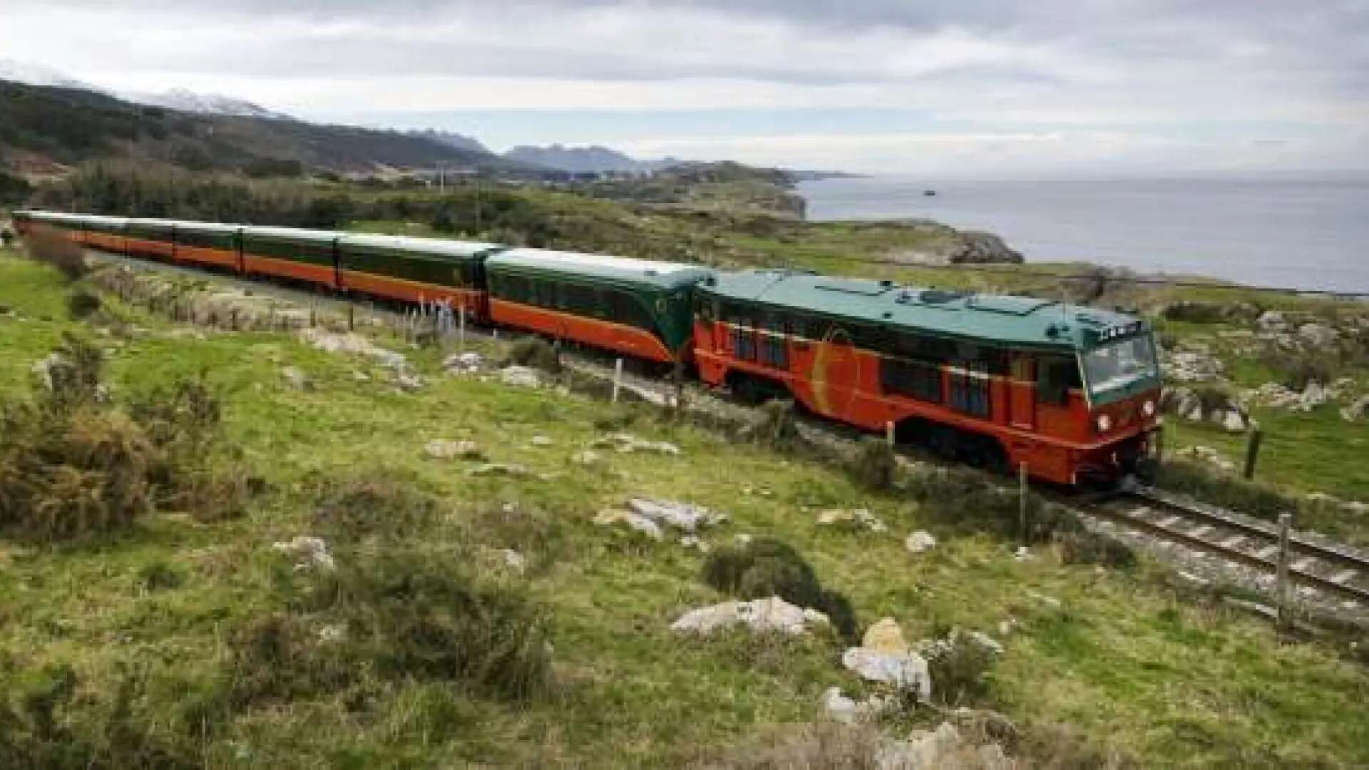 Viajar como antaño: una ruta por el norte de España en un tren clásico