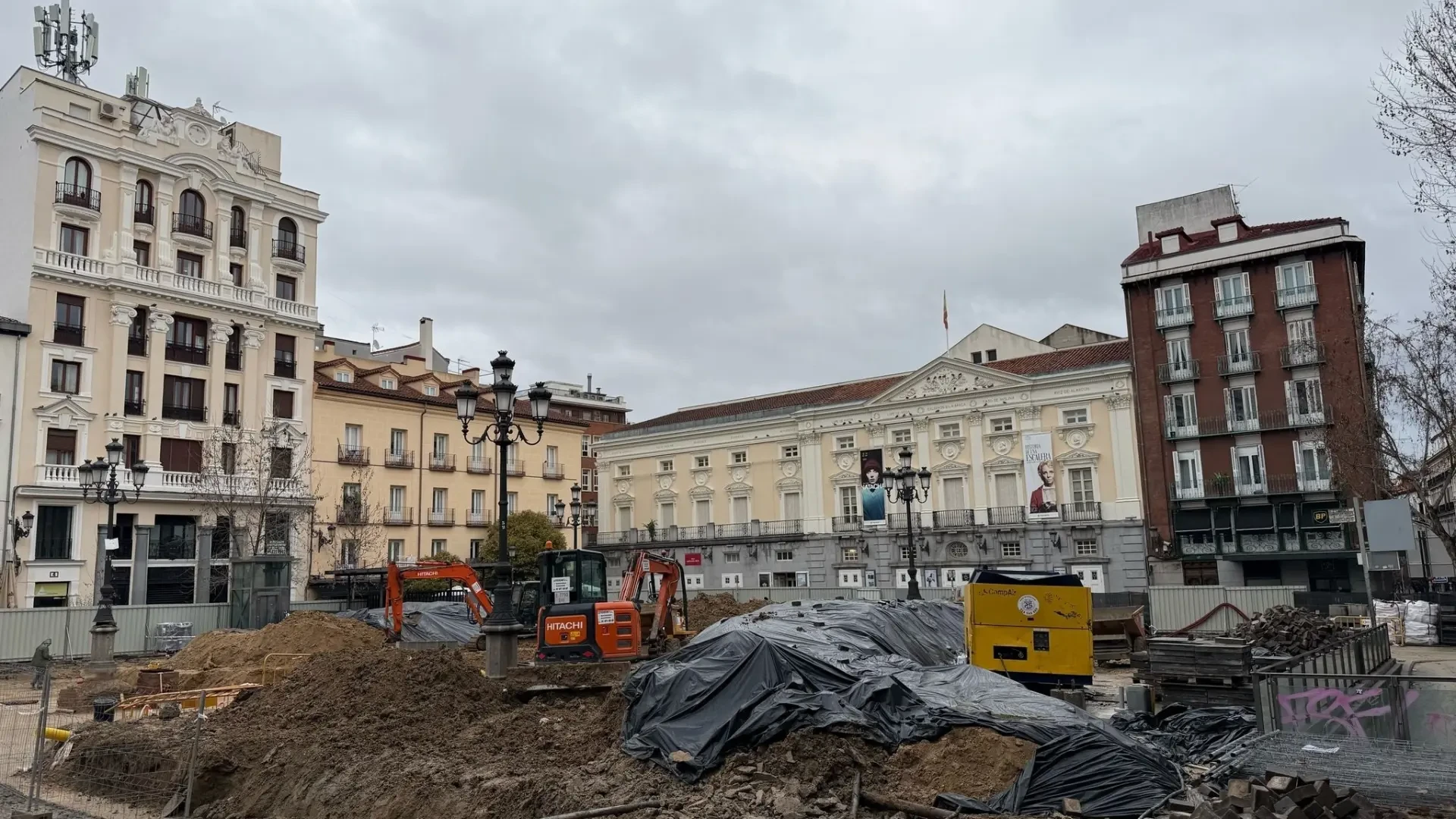 La plaza de Santa Ana no tendrá árboles este verano y el replantado se hará en otoño