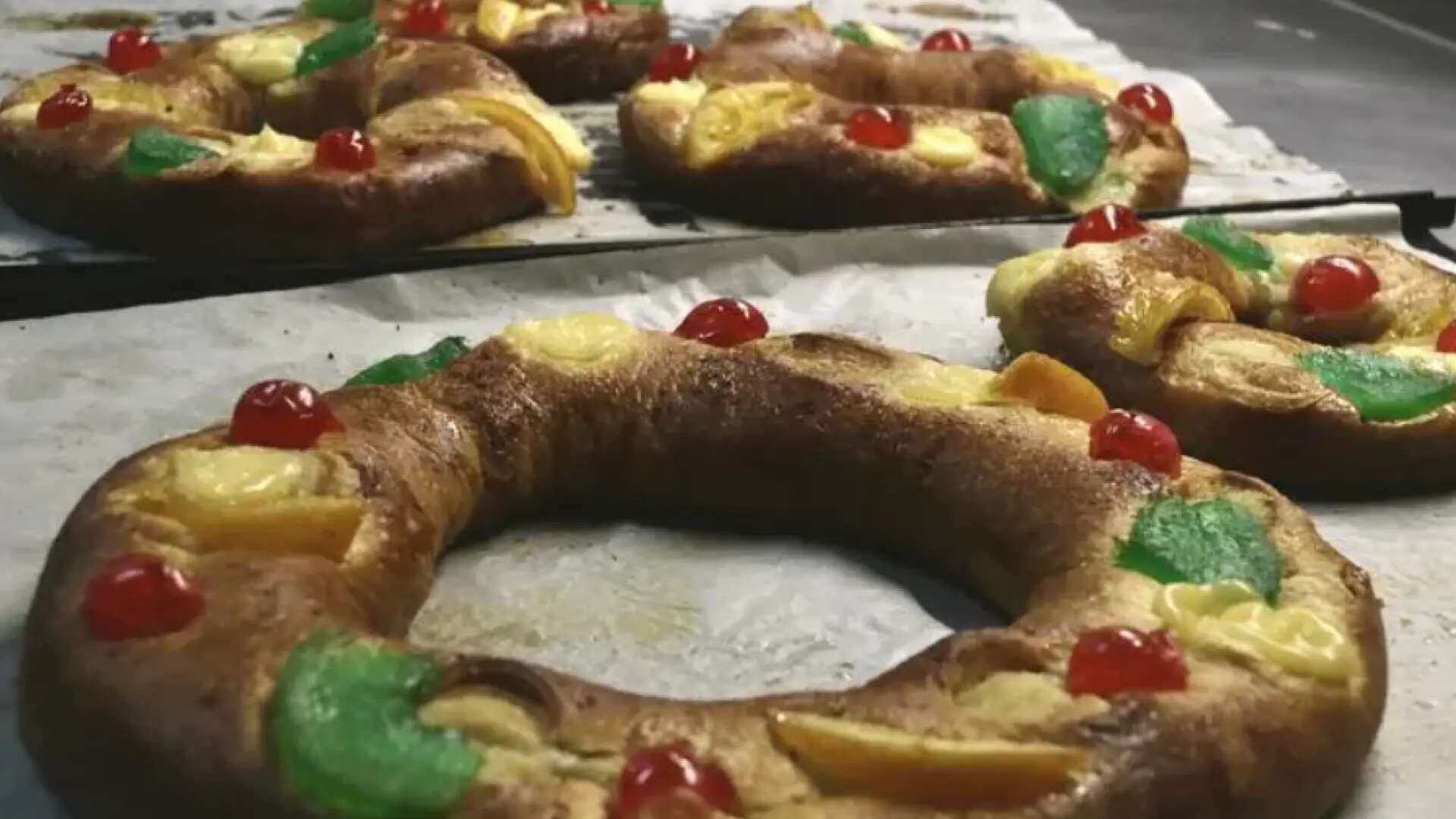 Los catalanes comerán más de un millón de roscones de Reyes: el de nata amenaza con quitarle el liderazgo al de mazapán