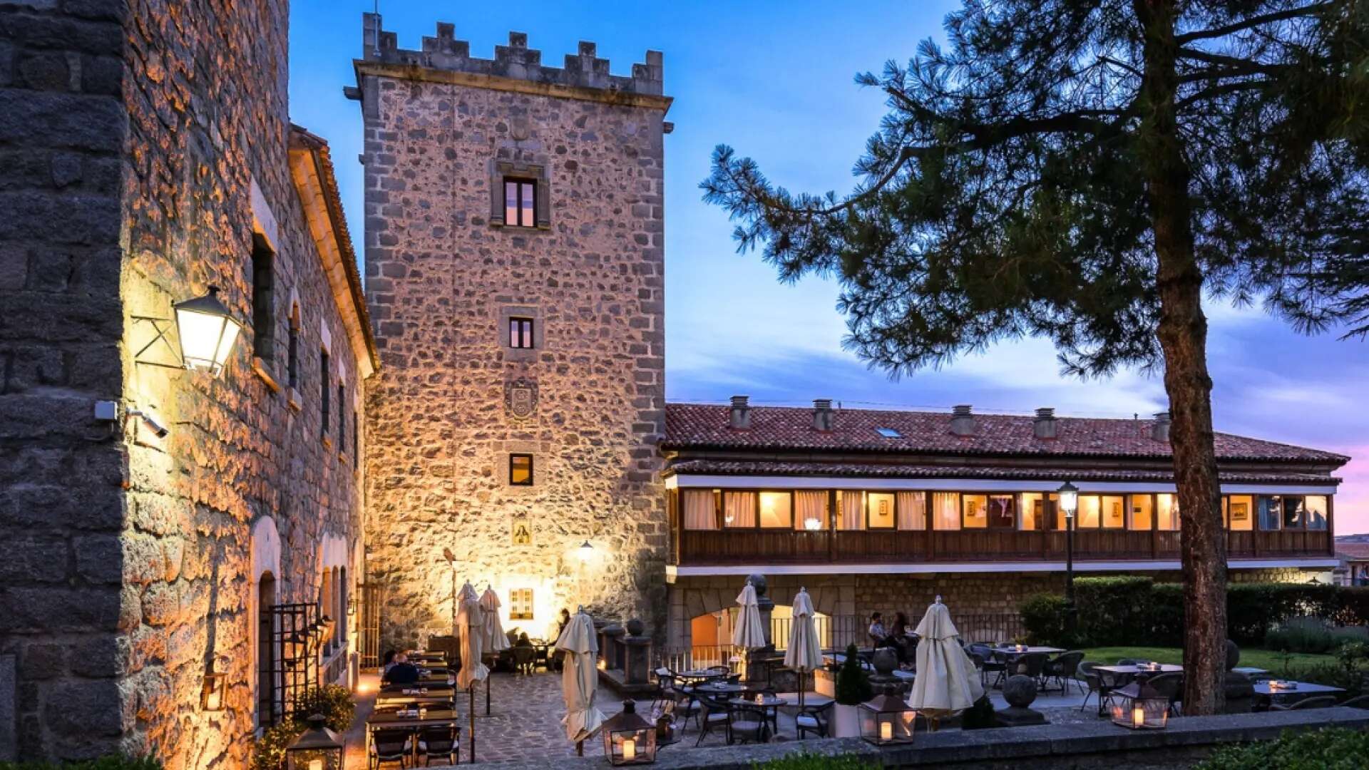 El Parador ubicado en un palacio del siglo XVI con unas vistas espectaculares de la muralla de Ávila