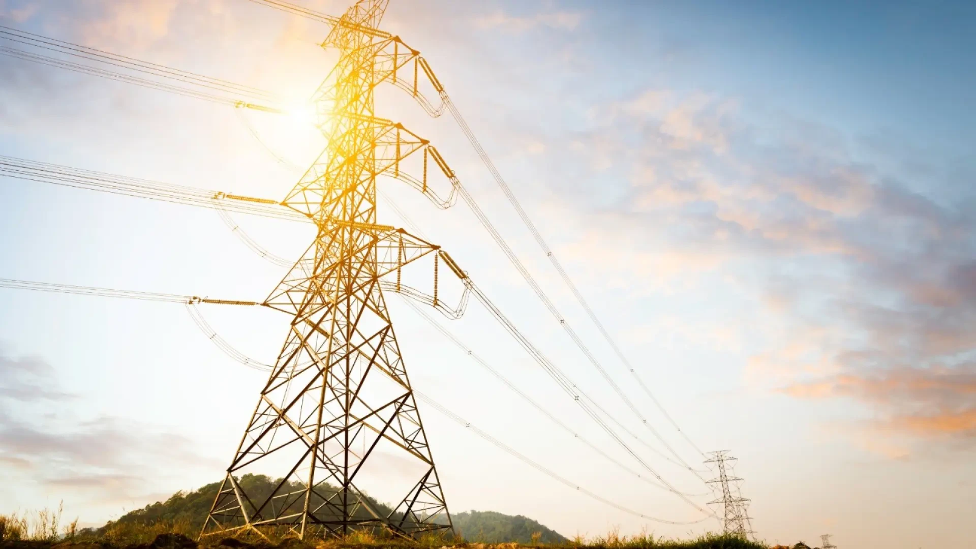 Ribera plantea cambios urgentes para el suministro eléctrico en el Valle del Hidrógeno o para la planta de baterías de Sagunto