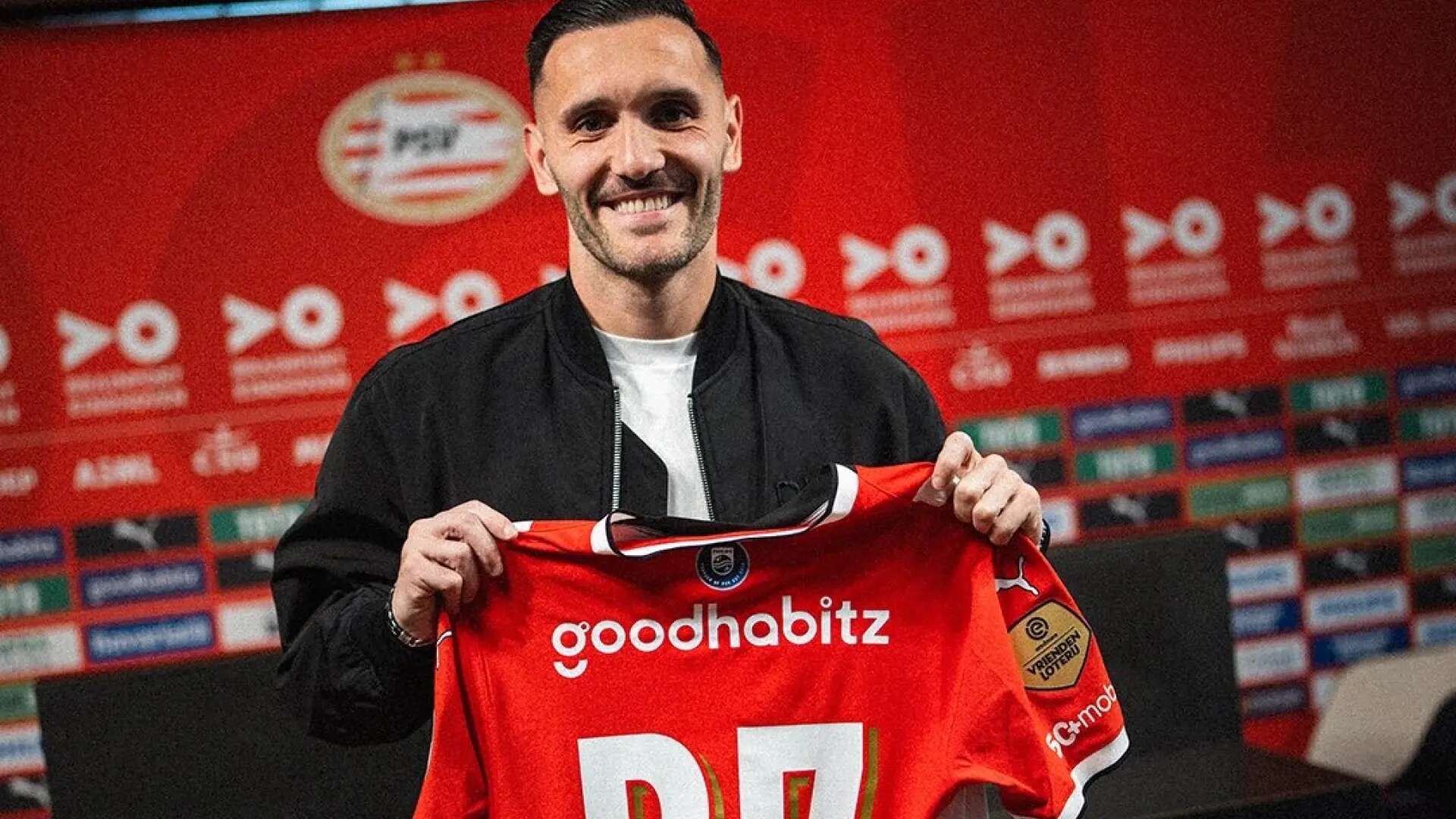 La particular llegada de Lucas Pérez al PSV: 1.700 kilómetros por carretera por su supuesto miedo a los aviones