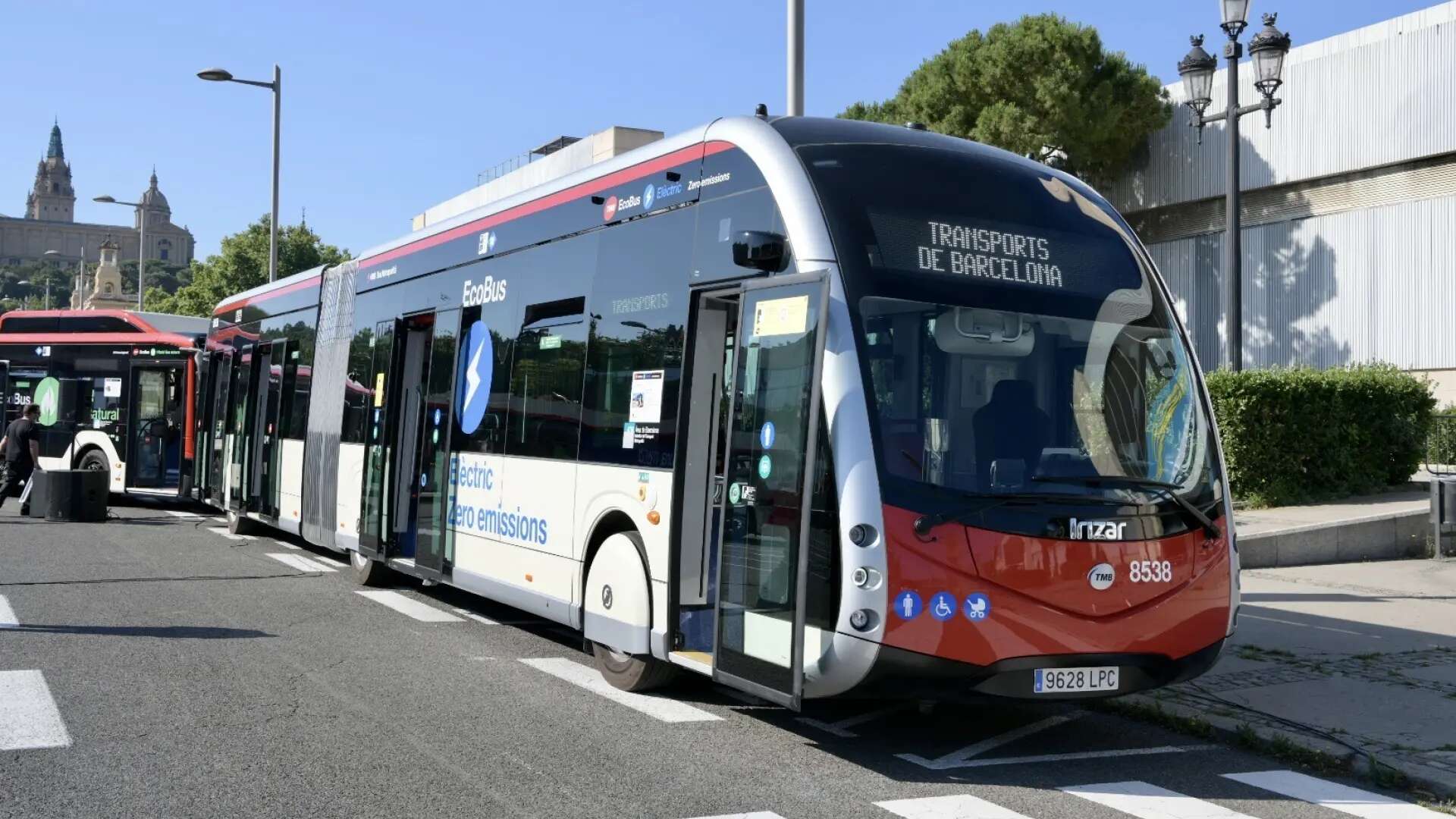 TMB sumará 19 autobuses eléctricos articulados en 2026 y superará el 25% de su flota de cero emisiones