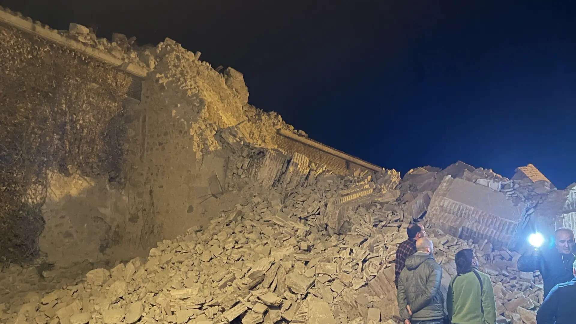 Inexplicable derrumbe en La Rioja: la torre de una iglesia del siglo XVII colapsa de forma repentina