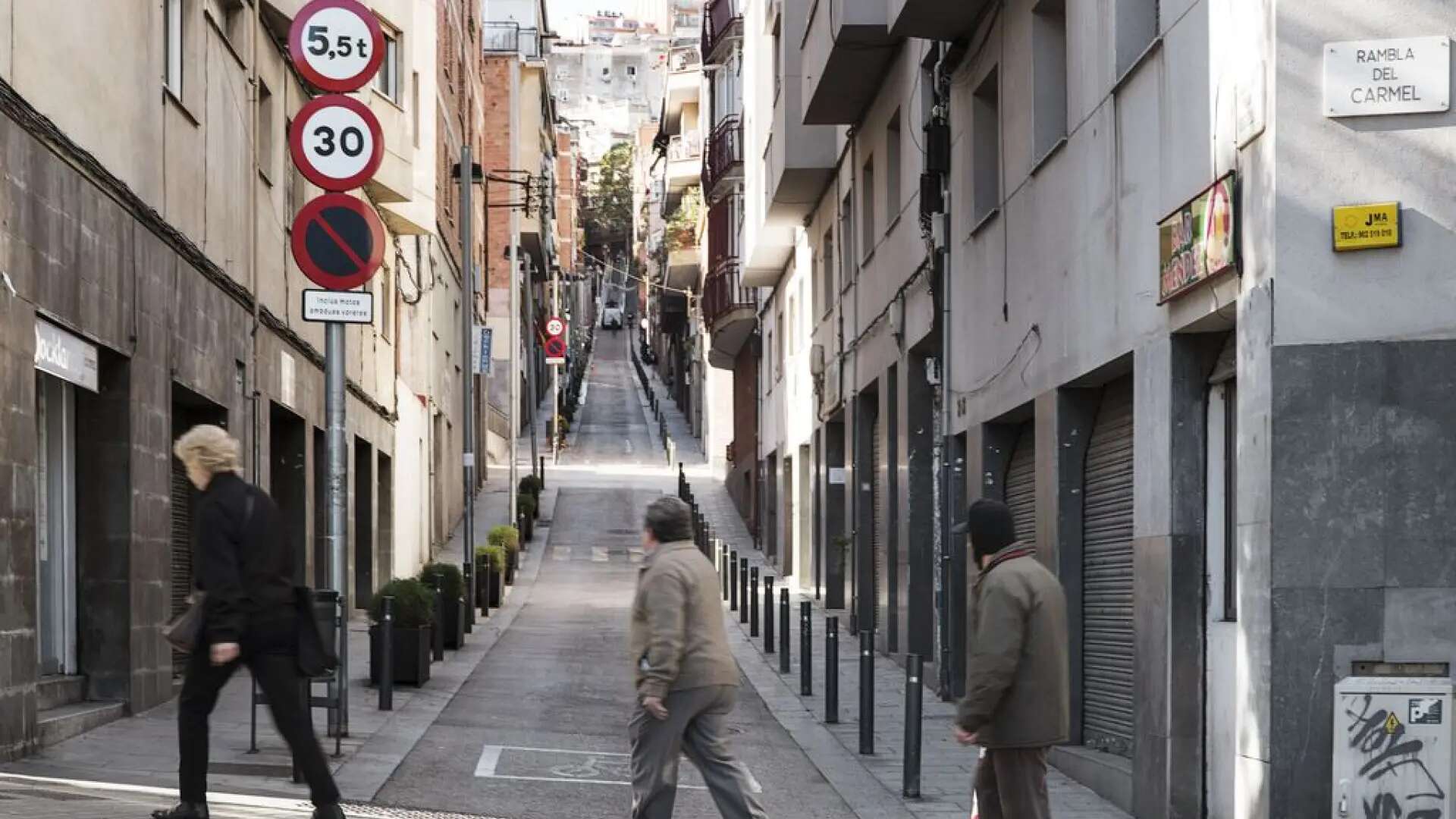 Barcelona cambia los usos de la plaza Pastrana para mejorar la convivencia: clases de CrossFit, boxeo y bingos musicales