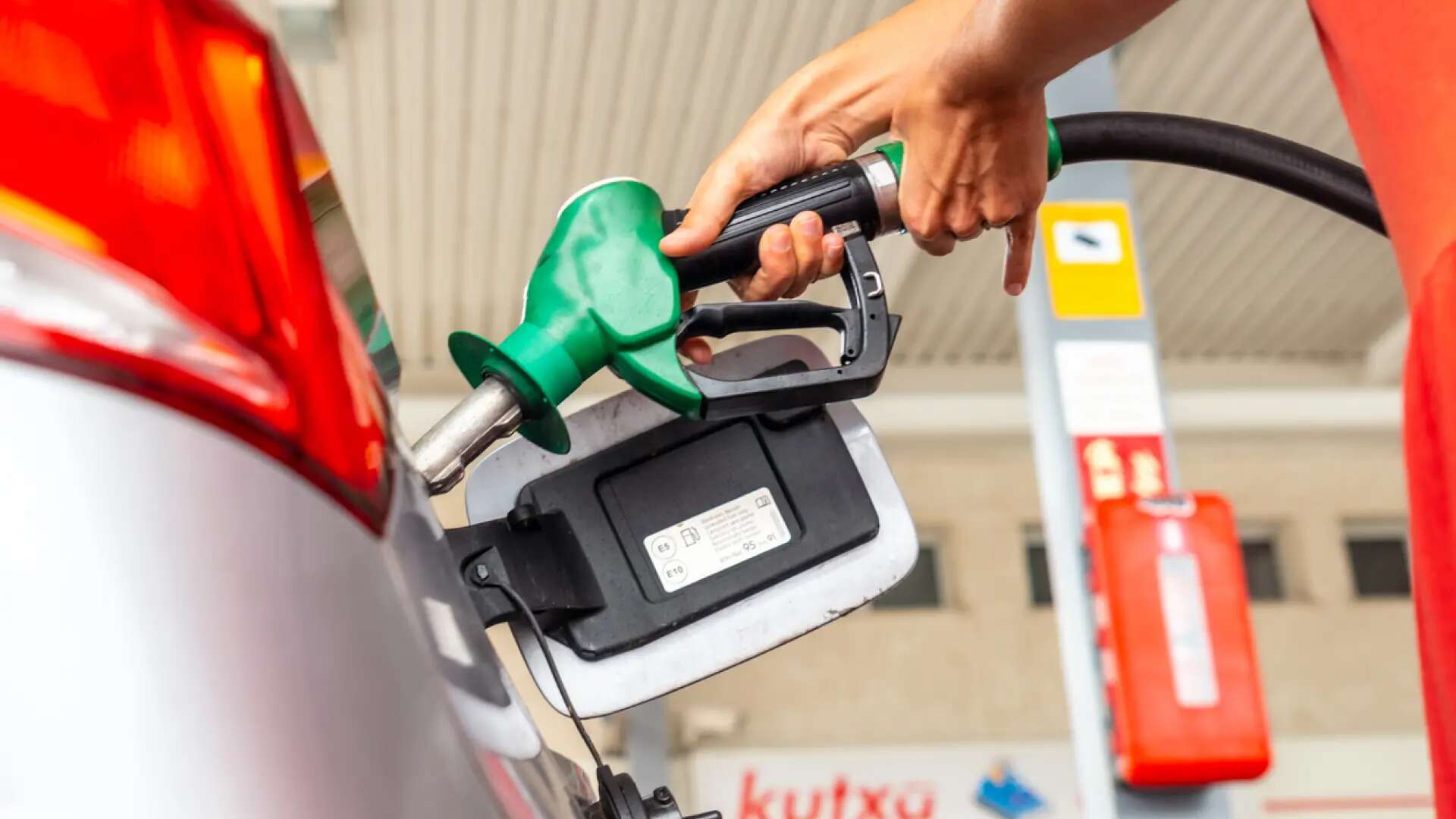 Esta es la prueba que determina si la gasolina y diésel low cost son peores