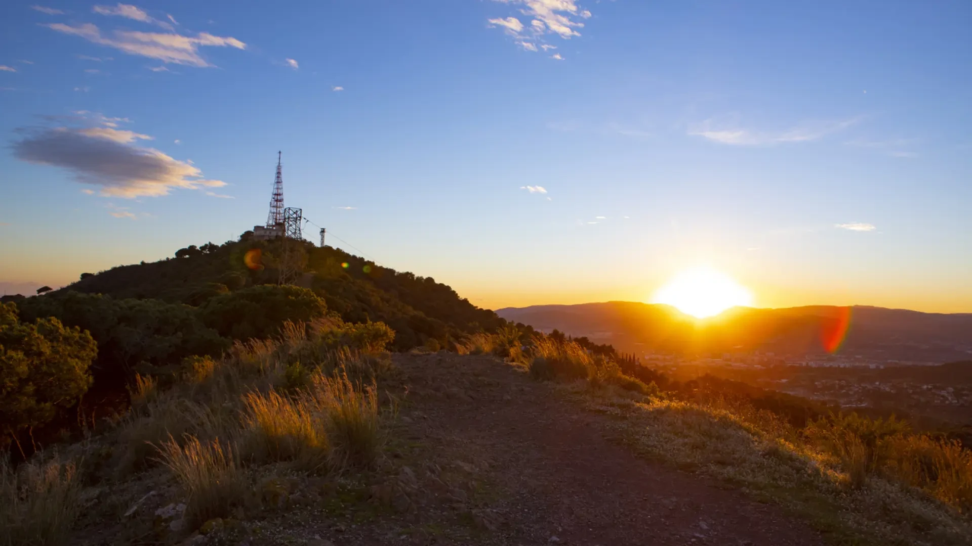 Barcelona se refuerza con nuevos vehículos para la campaña forestal en Collserola para mejorar su respuesta ante posibles incendios
