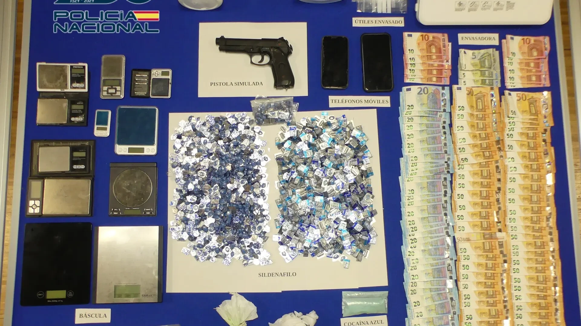 Detenidas cinco personas en Vigo a las que intervinieron heroína, cocaína y 10.000 pastillas de falsos fármacos