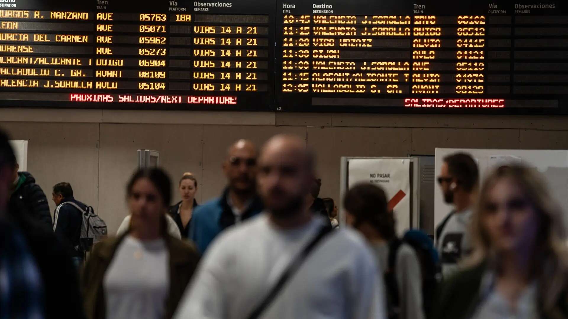 Más de 15.000 atrapados en Chamartín sin poder viajar a Valencia: 