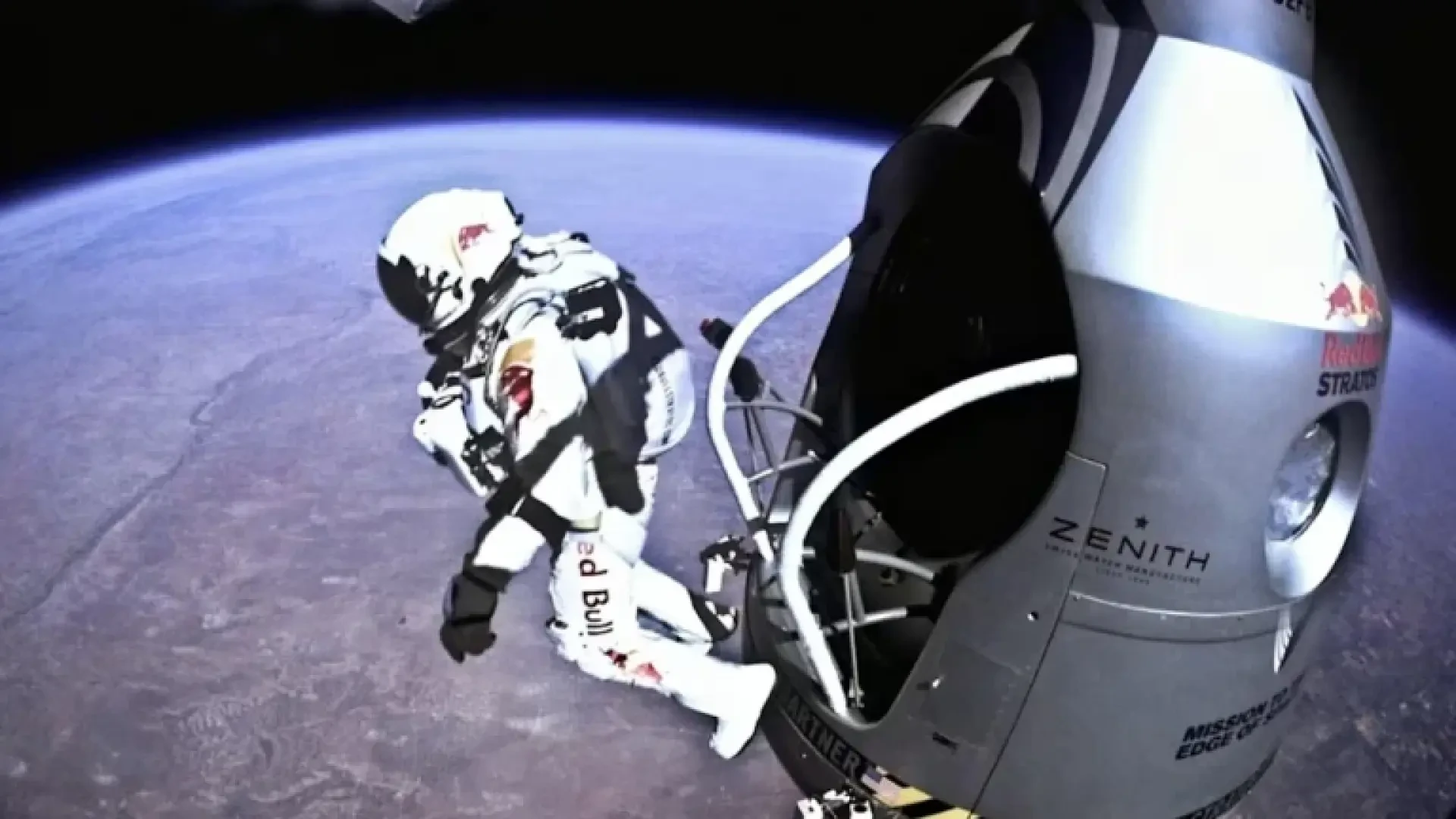 Así fue el salto de Felix Baumgartner: casi 40 kilómetros de altura, rompió la barrera del sonido y batió tres récords mundiales