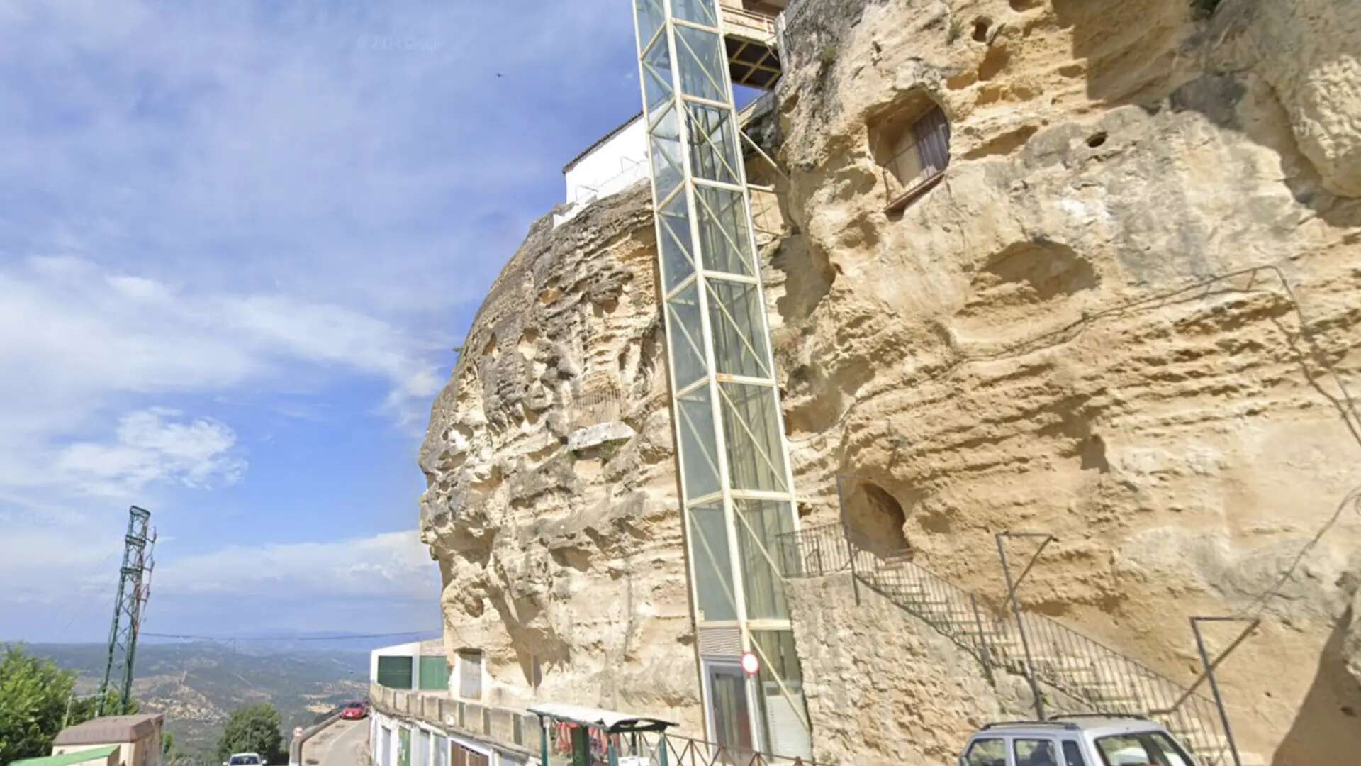 El impresionante ascensor panorámico que lleva al mirador de este pequeño pueblo de Andalucía