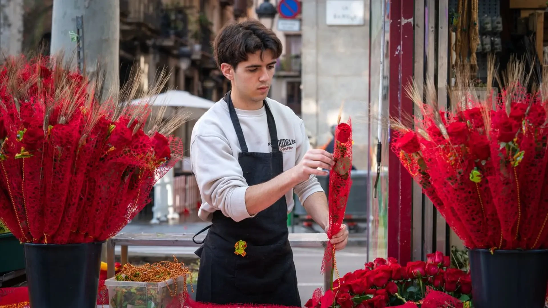 Barcelona tiene todo listo para un Sant Jordi de récord: unos 450 puestos de libros, medio centenar para rosas y un plan de seguridad