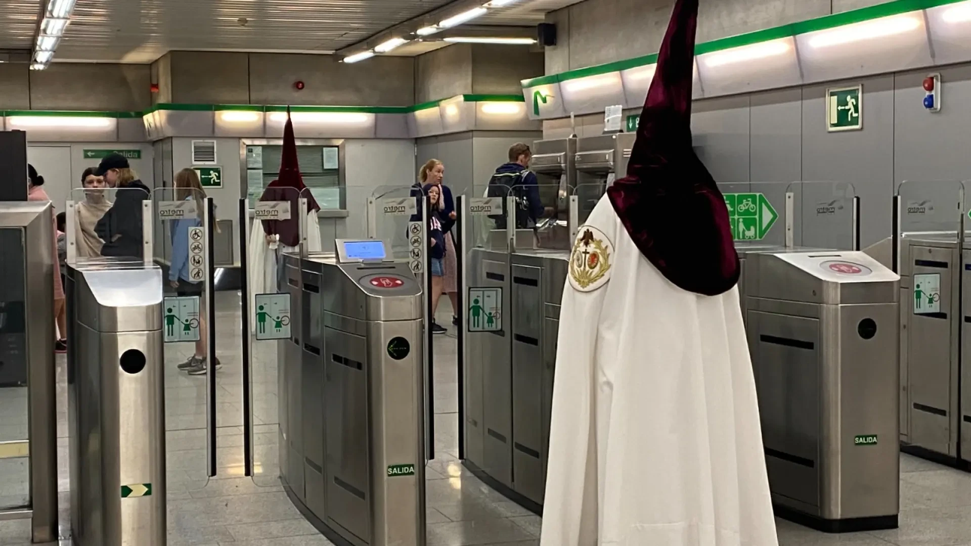Metro y Tussam refuerzan el servicio en Semana Santa y operarán de forma ininterrumpida durante la Madrugada