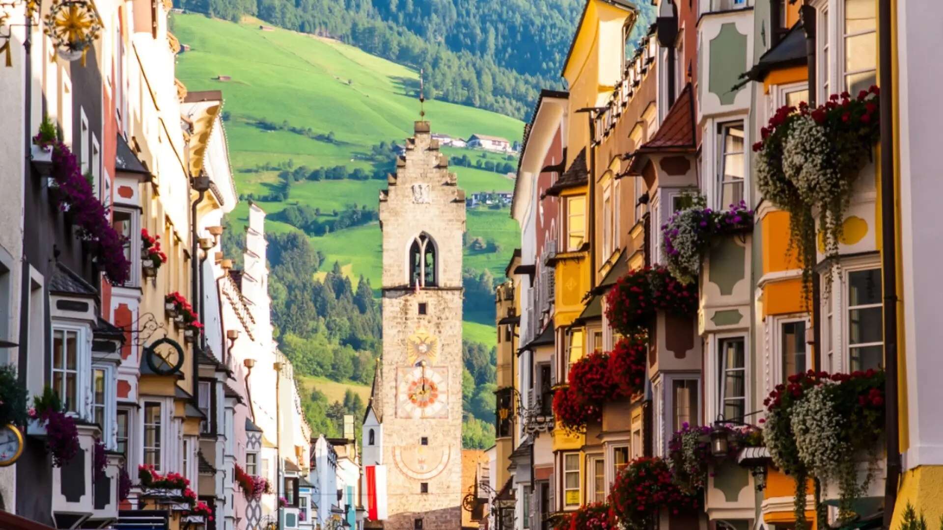 Qué ver en Vipiteno, la ciudad italiana entre paisajes alpinos y castillos históricos