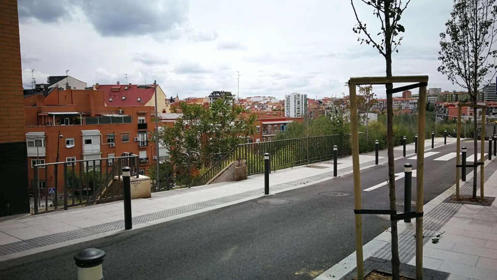 El Parque de la Cornisa de Tetuán incluirá toboganes adaptados al desnivel y jardines de lluvia