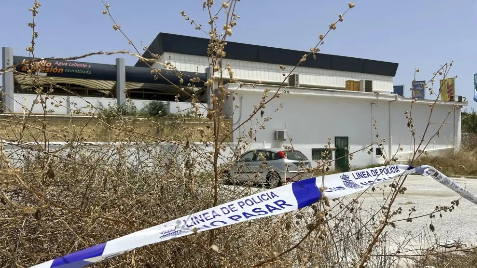 Los empleados de la gasolinera de Marbella, en 'shock' tras ver la escena del crimen machista