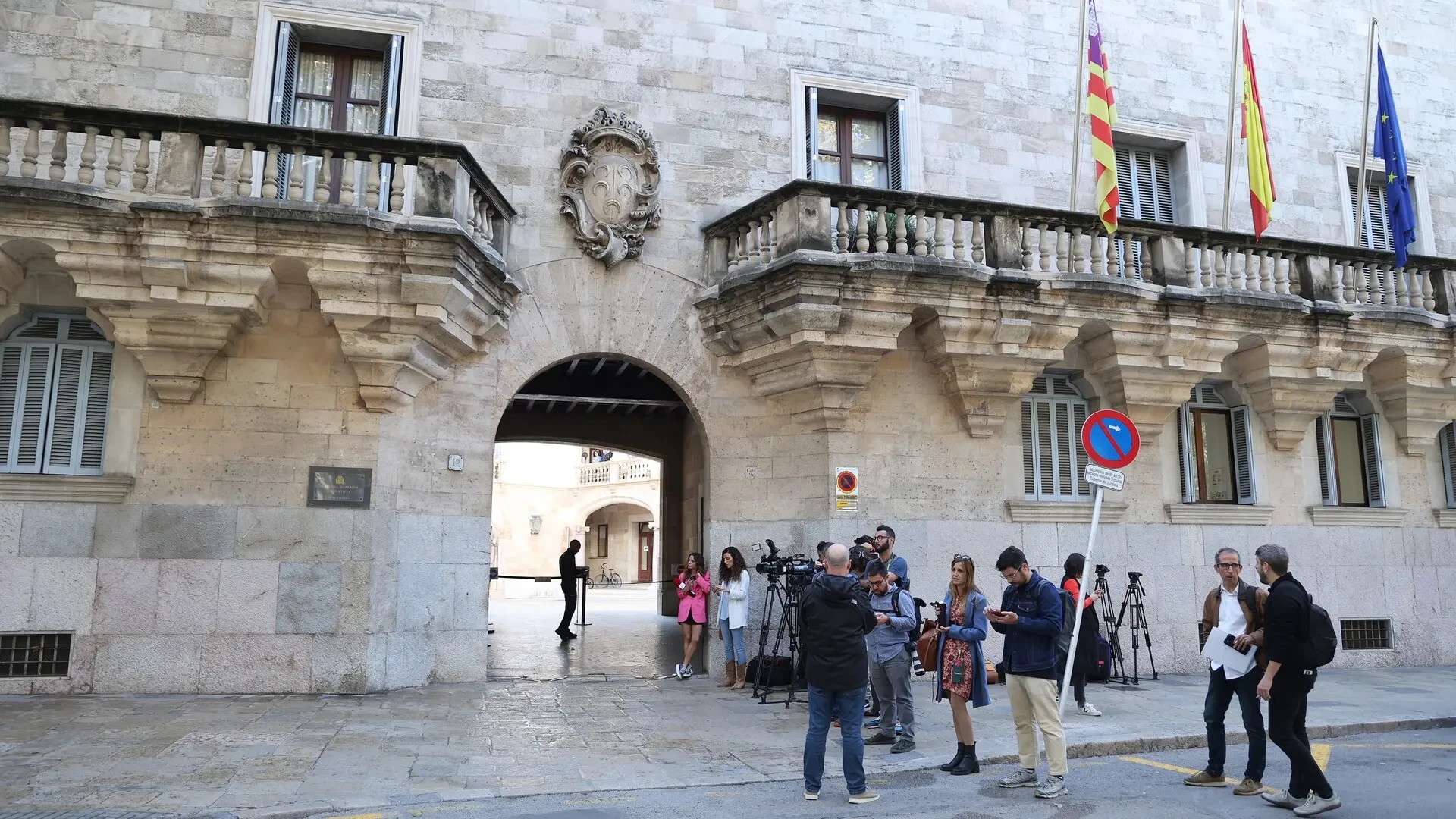 Piden 17 años de cárcel para un profesor de Ibiza por hacer proposiciones sexuales a cinco alumnas menores