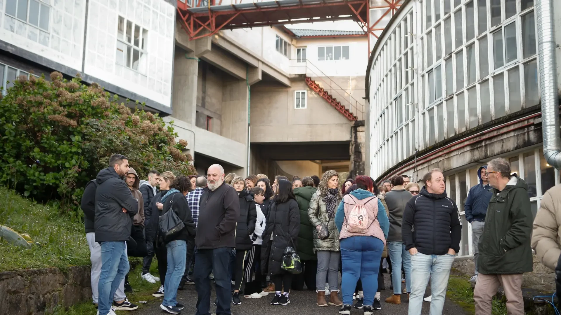 Nueva jornada de protestas frente a Sargadelos: los trabajadores continúan a las puertas pese al acuerdo 