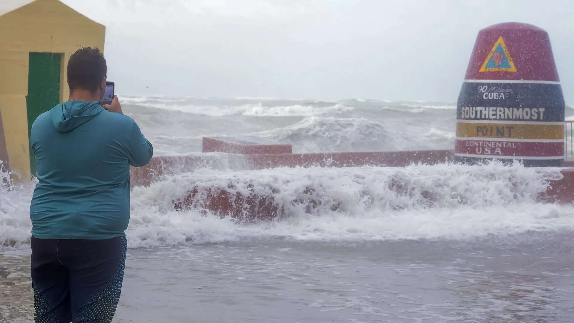 El huracán Helene obliga a cerrar aeropuertos en Florida, en alerta por inundaciones 