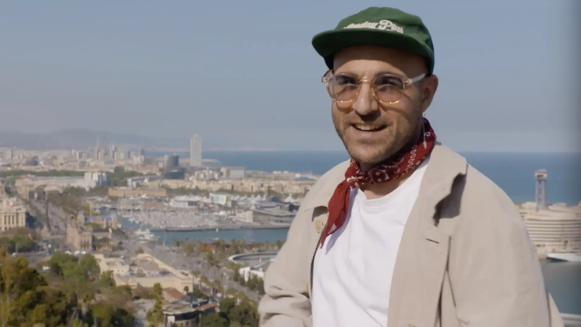 Nil Moliner sorprende en 'Viajeros Cuatro' y muestra su lugar favorito de Barcelona: 
