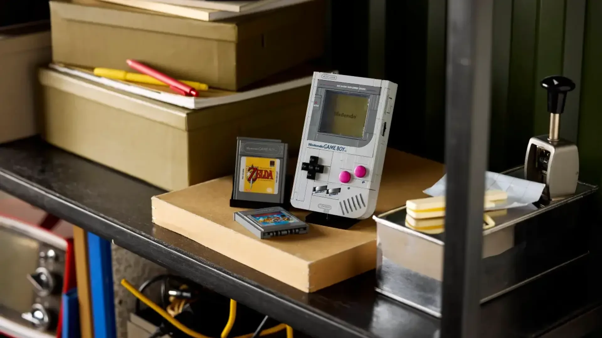 Lego lanza una réplica de la mítica Nintendo Game Boy: viene con cartuchos y escenas de juegos clásicos