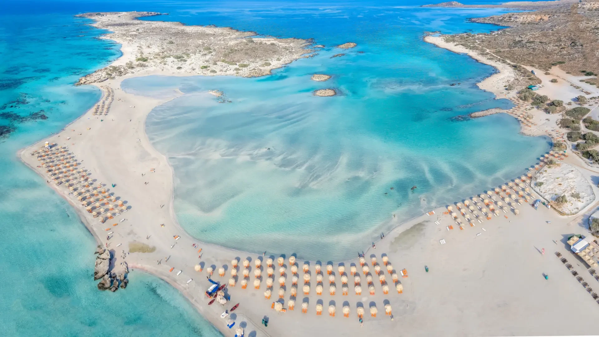 Con arena rosa y aguas turquesas: así es la playa más bonita del mundo de 2025, según TripAdvisor