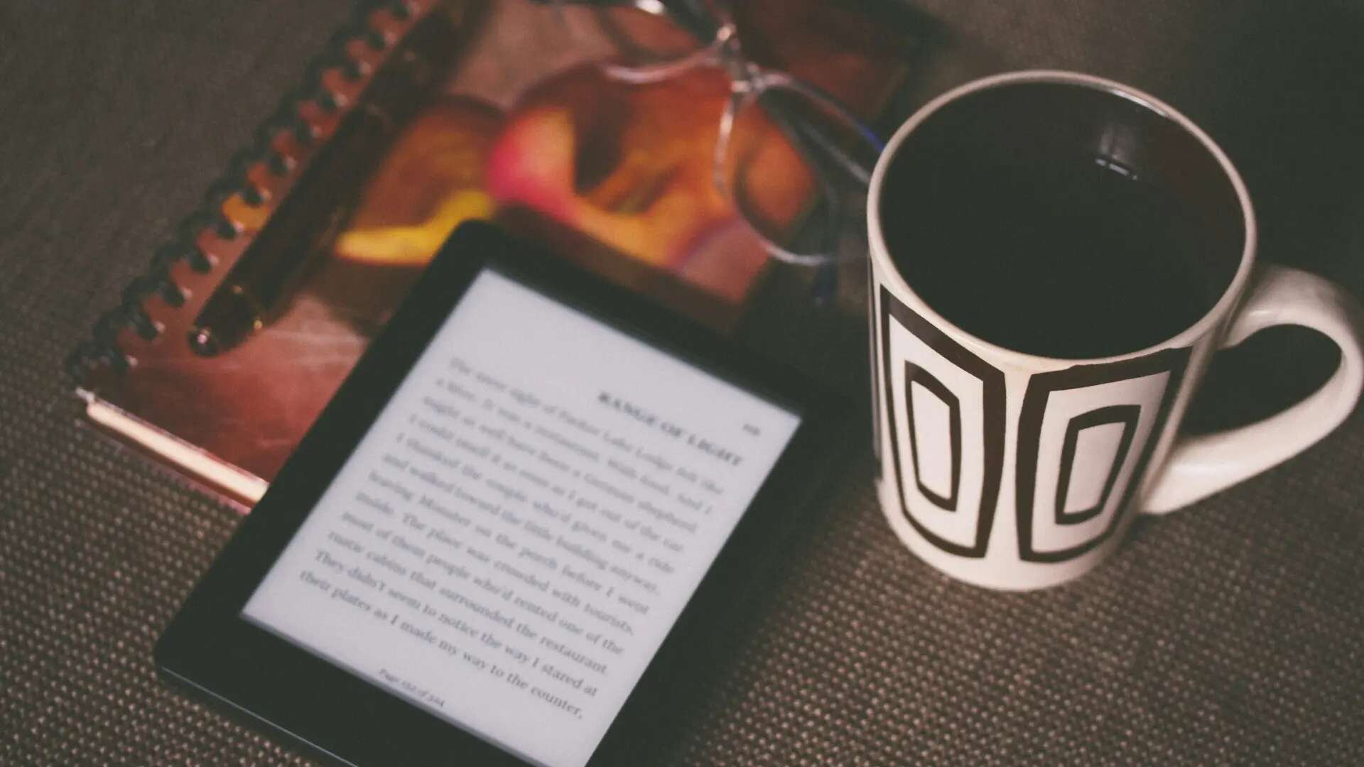 Este lector de 'ebooks' cuesta tres veces menos que el Kindle, admite ePub y cabe en el bolsillo