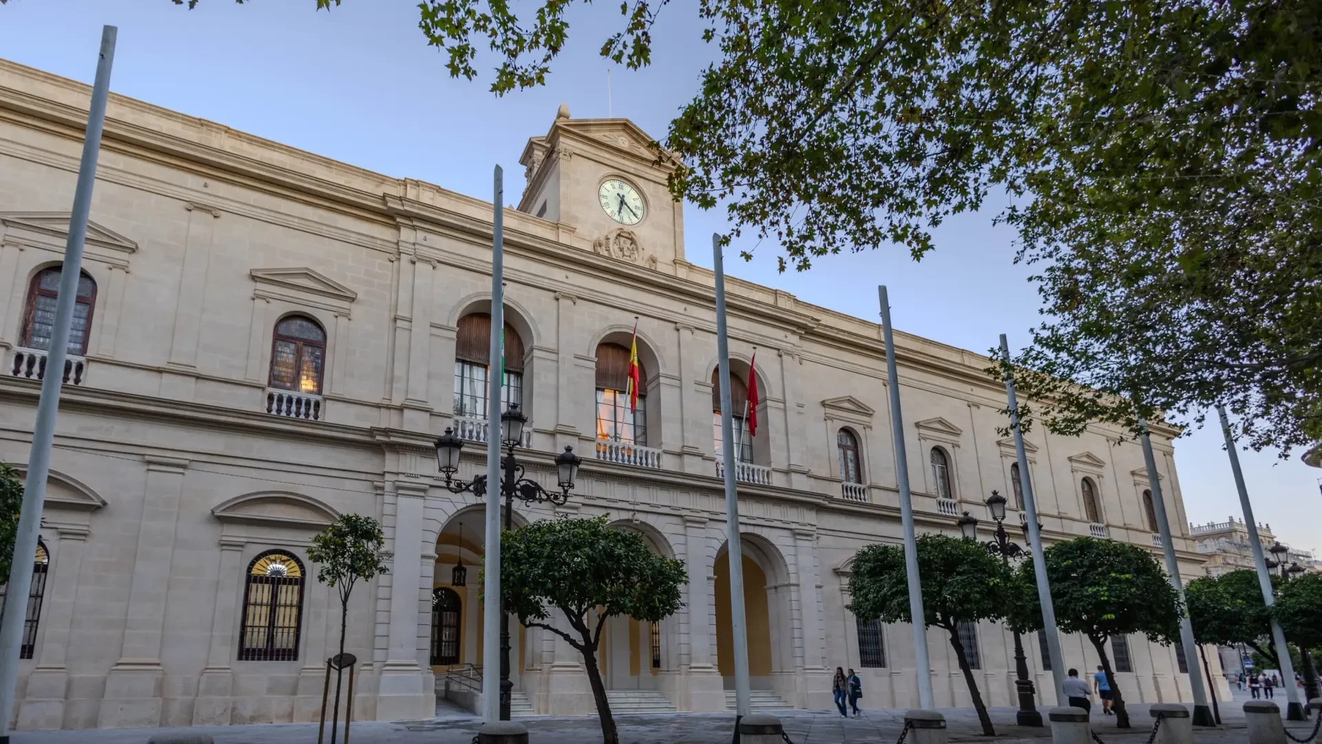 Sanz refuerza el empadronamiento a domicilio para eliminar la brecha digital y recuperar los 700.000 habitantes